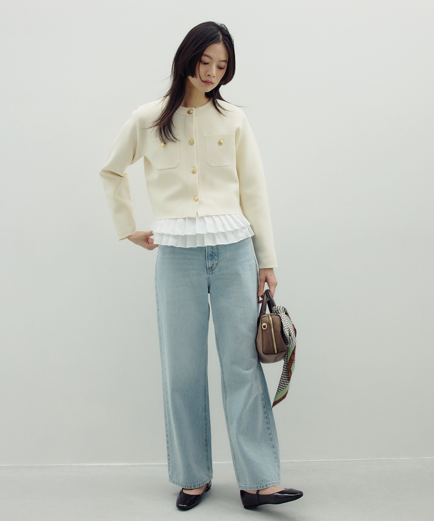 【ナチュラル ビューティー ベーシック/NATURAL BEAUTY BASIC】のワイドストレートデニムパンツ インテリア・キッズ・メンズ・レディースファッション・服の通販 founy(ファニー) 　ファッション　Fashion　レディースファッション　Fashion for Women　パンツ　Pants & Trousers　デニムパンツ・ジーンズ・美脚デニム　Denim Jeans & Pants　おすすめ　Recommended / Our Picks　コンパクト　Compact, Small Size　シルバー　Silver, Metallic Silver　ジャケット　Jacket, Outerwear　スタイリッシュ　Stylish, Fashionable　デニム　Denim, Jeans Material　ブリーチ　Bleach, Washed Finish　エレガント 上品　Elegant　ライトブルー3|ID: prp329100004880583 ipo3291000000036427385