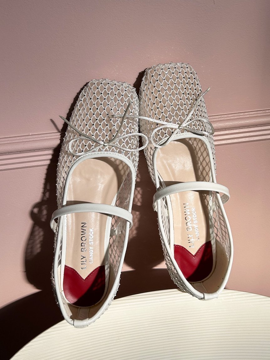 【リリーブラウン/Lily Brown】のL.B CANDY STOCK スクエアバレエシューズ 人気、トレンドファッション・服の通販 founy(ファニー) 　雑誌掲載アイテム　Magazine Picks & Fashion Features　ファッション雑誌　Fashion Magazines　スウィート　Sweet　ヴィヴィ　ViVi　ファッション　Fashion　レディースファッション　Fashion for Women　4月号　April Issue　インソール　Shoe Insole　サテン　Satin, Glossy Fabric　シアー　Sheer, See-Through　シューズ　Shoes, Footwear　シルバー　Silver, Metallic Silver　ストーン　Stone, Gem-Like　スマート　Smart, Elegant　チュール　Tulip, Tulip Motif　バレエ　Ballet, Ballet Style　ビジュー　Bijou, Jewel-like Accent　フラット　Flat, Flat Shoes　モチーフ　Motif, Design Theme　エレガント 上品　Elegant　雑誌　Magazine, Fashion Magazine　 other-1|ID: prp329100004880646 ipo3291000000036427928