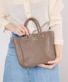 【イエナ/IENA】の《WEB限定 》YOUNG OLSEN EMBOSSED LEATHER D TOTE S バッグ YO2601-GD003 人気、トレンドファッション・服の通販 founy(ファニー) ファッション Fashion レディースファッション Fashion for Women バッグ Bags 春 Spring コレクション Collection, Seasonal Line チャーム Charm, Pendant フォルム Silhouette, Form ベーシック Basic, Essential ラップ Wrap, Wrap Design S/S・春夏 SS, Spring/Summer, Warm Season 夏 Summer エレガント 上品 Elegant thumbnail ベージュ|ID: prp329100004880745 ipo3291000000036428547