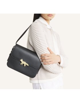 【メゾン キツネ/MAISON KITSUNE】のEDIE LARGE BAG 人気、トレンドファッション・服の通販 founy(ファニー) ファッション Fashion レディースファッション Fashion for Women バッグ Bags 春 Spring コレクション Collection, Seasonal Line 巾着 Drawstring Bag, Kinchaku ショルダー Shoulder, Shoulder Strap ツイル Twist, Twisted Detail パッチ Patch, Appliqué フラップ Flap, Flap Pocket ポケット Pocket, Pocket Detail ラップ Wrap, Wrap Design ループ Loop, Loop Knit S/S・春夏 SS, Spring/Summer, Warm Season 夏 Summer 旅行 Travel |ID:prp329100004880748