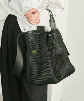 【イア パピヨネ/ear PAPILLONNER】の【ouchi/ほし企画】ダイヤメッシュ2WAYトートバッグL 人気、トレンドファッション・服の通販 founy(ファニー) ファッション Fashion レディースファッション Fashion for Women バッグ Bags 今季 This Season, Current Season 軽量 Lightweight, Ultra Light チャーム Charm, Pendant パイピング Piping, Trim Design ポケット Pocket, Pocket Detail マグネット Magnet, Magnetic Closure メッシュ Mesh, Net Fabric 夏 Summer |ID:prp329100004882718
