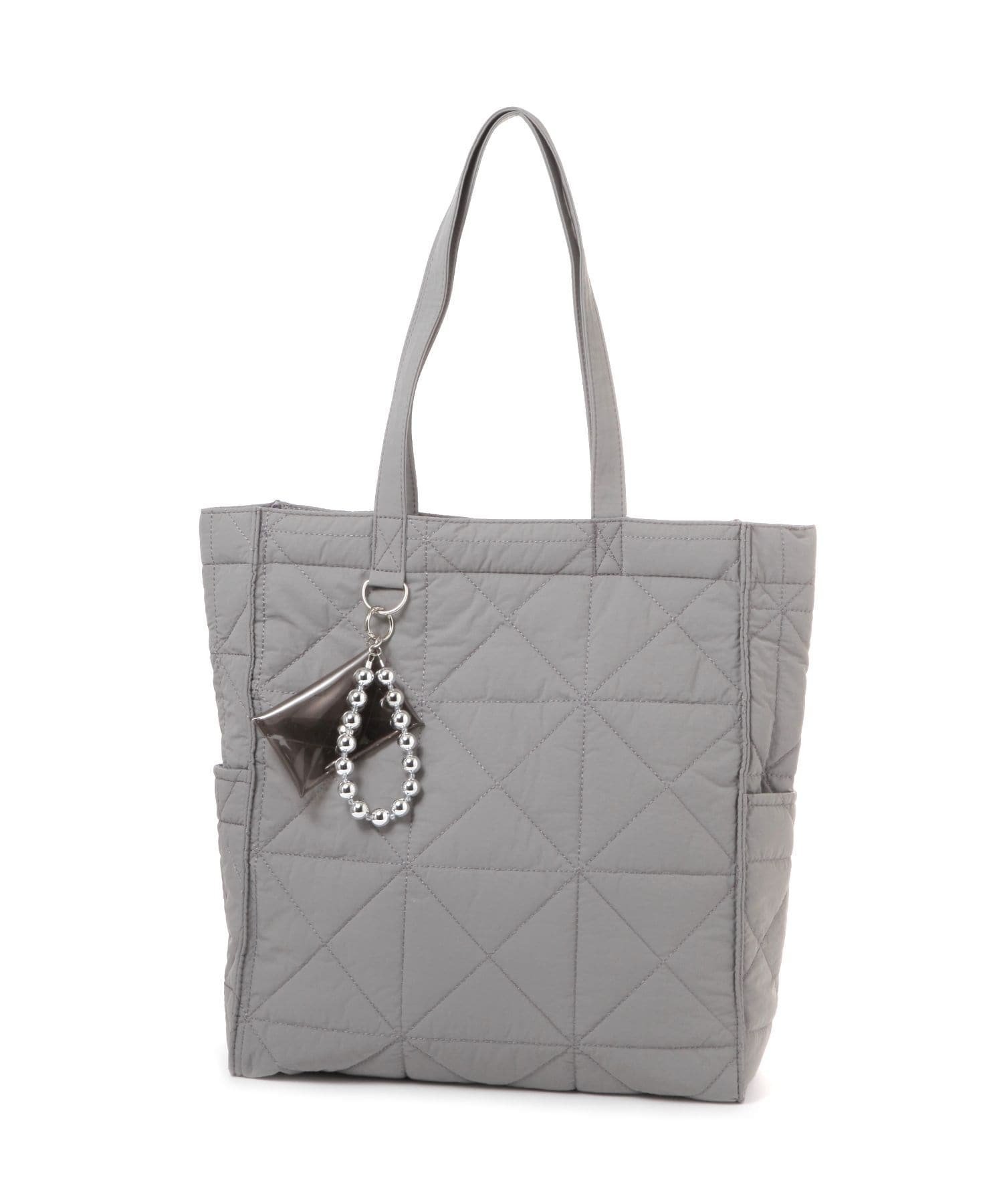 【グローバルワーク/GLOBAL WORK】の推しごとキルティングトート/145465 インテリア・キッズ・メンズ・レディースファッション・服の通販 founy(ファニー) 　ファッション　Fashion　レディースファッション　Fashion for Women　バッグ　Bags　アクセサリー　Fashion Accessories　キルティング　Quilted, Quilting　チャーム　Charm, Pendant　ポーチ　Pouch, Small Case　リップ　Lip, Lip Motif　軽量　Lightweight, Ultra Light　ビジネス 仕事 通勤　Business / Work / Commuting　ライトグレー15|ID: prp329100004882756 ipo3291000000036446907