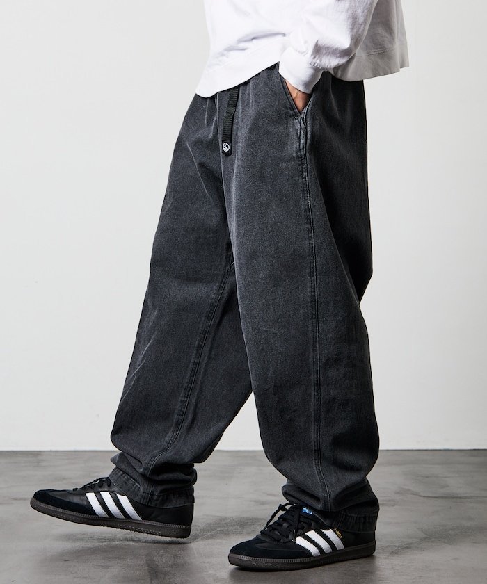 【フリークスストア/FREAK'S STORE】のFREAK S STORE OUTDOORS/フリークスアウトドアーズ ワイドシルエット クライミングパンツ/デニム/チノ【限定展開】 26SS インテリア・キッズ・メンズ・レディースファッション・服の通販 founy(ファニー) 　ファッション　Fashion　メンズファッション　Fashion for Men　ボトムス　Bottoms　シンプル　Simple, Minimal　テーパード　Tapered, Tapered Pants　デニム　Denim, Jeans Material　ベーシック　Basic, Essential　ワイド　Wide, Wide Fit　S/S・春夏　SS, Spring/Summer, Warm Season　おすすめ　Recommended / Our Picks　夏　Summer　2026年　2026　ブラックデニム|ID: prp329100004883010 ipo3291000000036449565