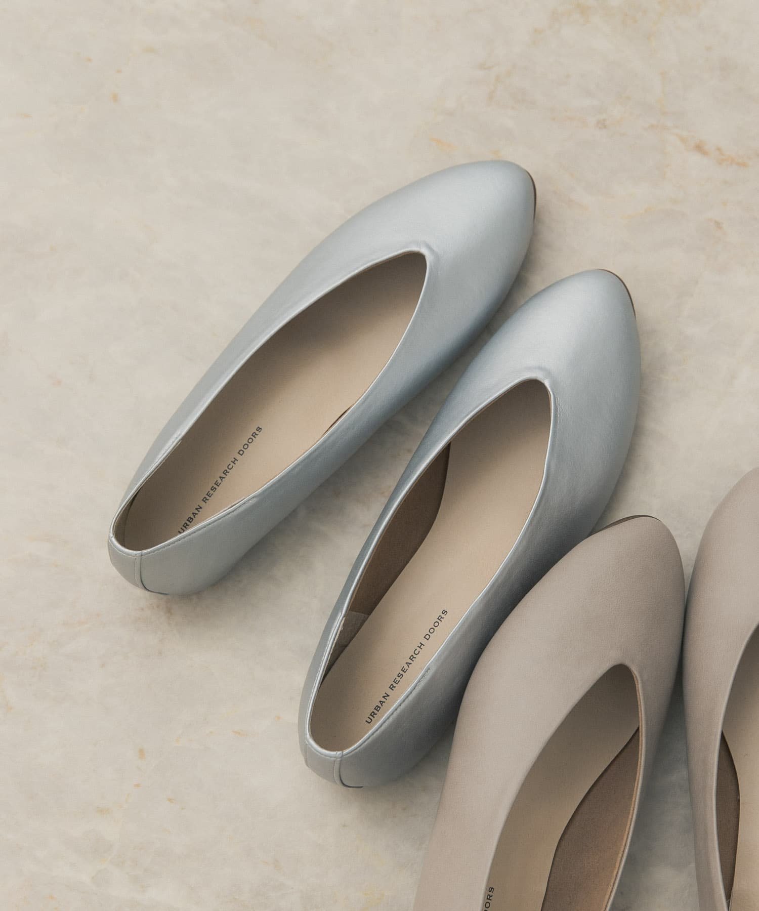 【アーバンリサーチ ドアーズ/URBAN RESEARCH DOORS】のVカットパンプス インテリア・キッズ・メンズ・レディースファッション・服の通販 founy(ファニー) 　ファッション　Fashion　レディースファッション　Fashion for Women　2026年　2026　シューズ　Shoes, Footwear　ストッキング　Stockings, Sheer Tights　セレモニー　Ceremony　バレエ　Ballet, Ballet Style　ベーシック　Basic, Essential　夏　Summer　S/S・春夏　SS, Spring/Summer, Warm Season　ビジネス 仕事 通勤　Business / Work / Commuting　シルバー|ID: prp329100004883249 ipo3291000000036451821