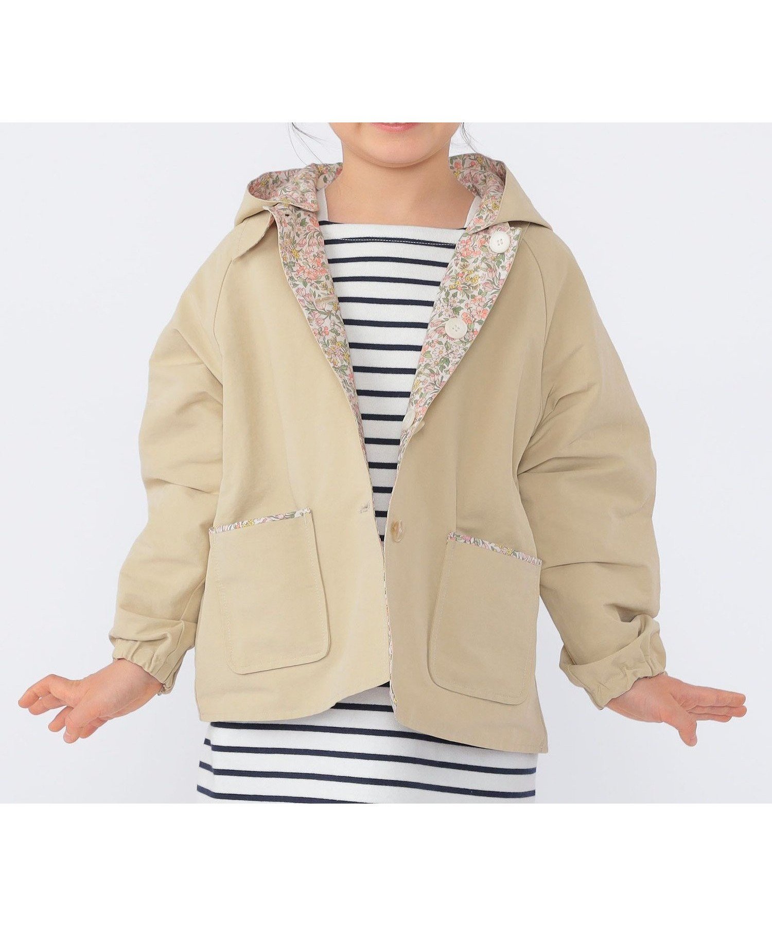 【シップス/SHIPS / KIDS】のSHIPS KIDS 100~130cm / リバティ リバーシブル フード コート インテリア・キッズ・メンズ・レディースファッション・服の通販 founy(ファニー) 　ファッション　Fashion　キッズファッション　Fashion for Kids　アウター　Coat Outerwear /Kids　春　Spring　秋　Autumn　コレクション　Collection, Seasonal Line　スリーブ　Sleeve, Long Sleeve / Short Sleeve　ドレス　Dress, One-Piece　定番　Standard, Basic Item　フェミニン　Feminine, Girly　羽織　Haori, Light Jacket　モノトーン　Monotone, Black and White　リバーシブル　Reversible, Two-Sided　リラックス　Relax, Relaxed Fit　ロマンティック　Romantic, Feminine Style　ロンドン　London Style, British Inspired　S/S・春夏　SS, Spring/Summer, Warm Season　おすすめ　Recommended / Our Picks　夏　Summer　エレガント 上品　Elegant　ベージュ|ID: prp329100004883576 ipo3291000000036454916