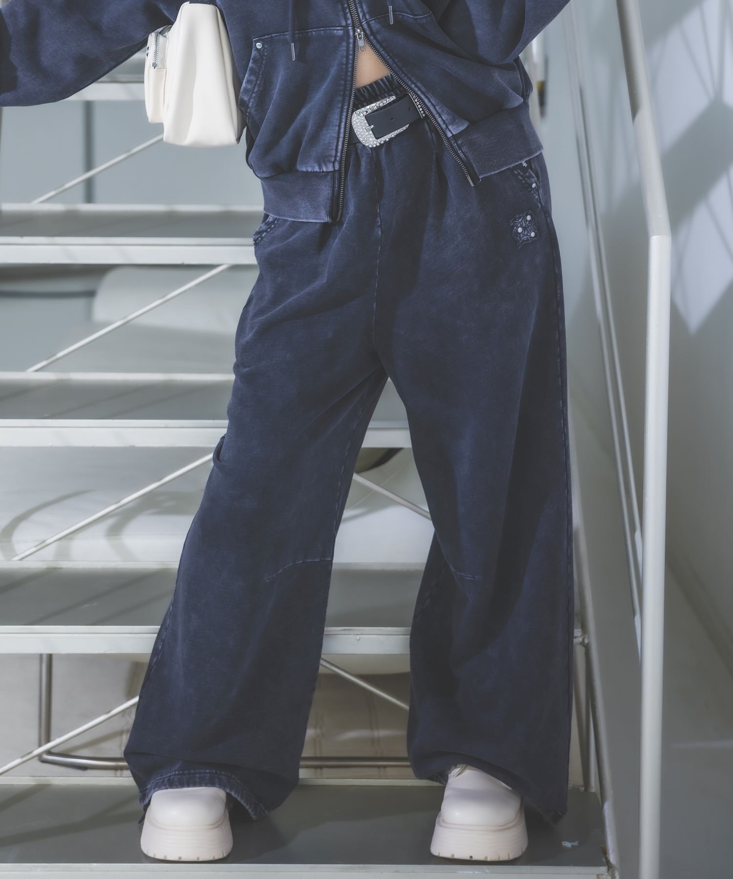 【レピピアルマリオ/repipi armario / KIDS】のAcidルーズスウェットパンツ インテリア・キッズ・メンズ・レディースファッション・服の通販 founy(ファニー) ファッション Fashion キッズファッション Fashion for Kids ボトムス Bottoms 厚底 Platform Shoes カーディガン Cardigan, Knitwear スウェット / スエット Sweatshirt, Sweatwear スタッズ Studs, Metal Accents トレンド Trend, Trending Now ムートン Shearling, Mouton ルーズ Loose, Oversized 楽ちん Easy Fit, Comfortable ワイド Wide, Wide Fit おすすめ Recommended / Our Picks Acidブラック09|ID: prp329100004883587 ipo3291000000036455043