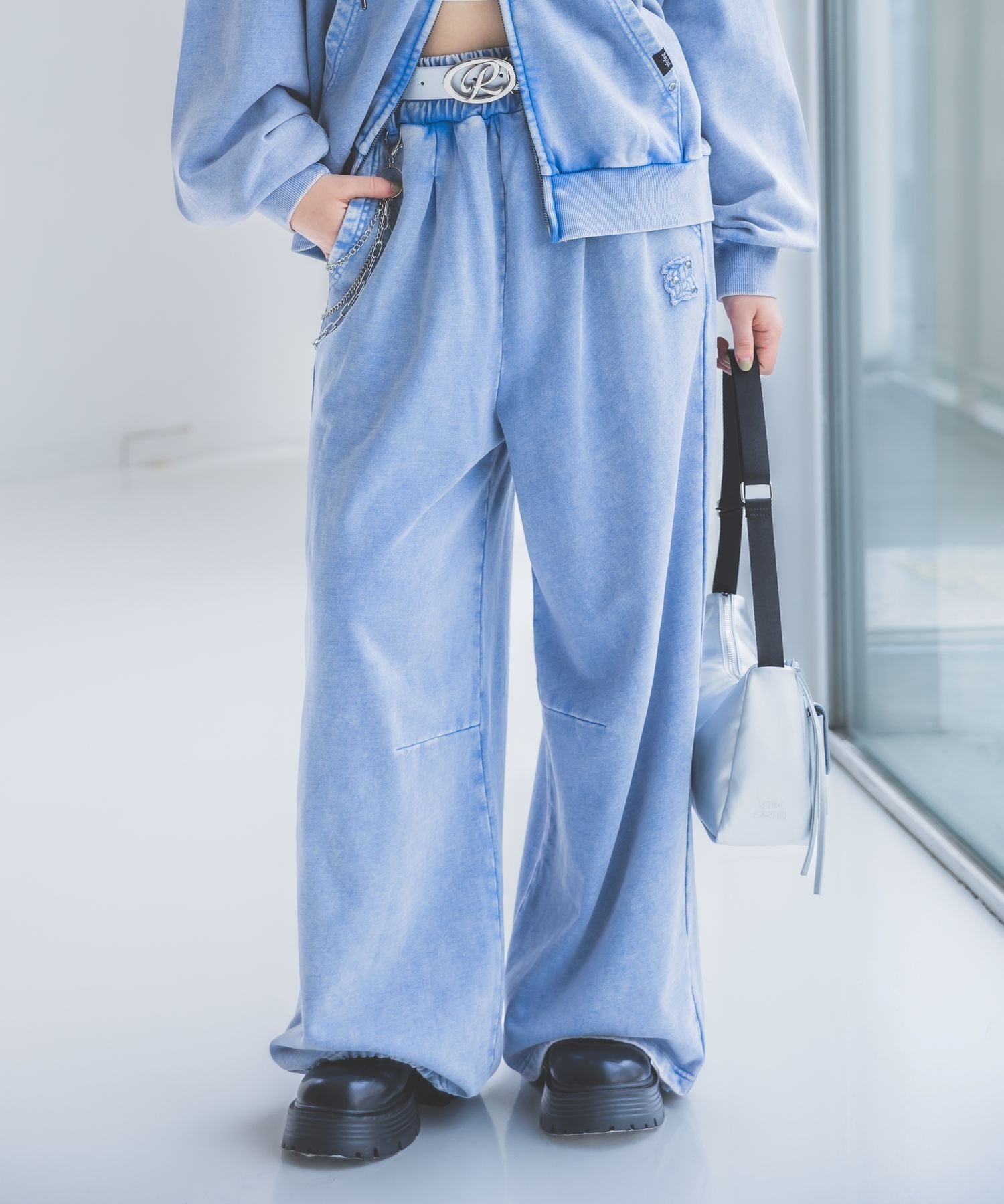 【レピピアルマリオ/repipi armario / KIDS】のAcidルーズスウェットパンツ インテリア・キッズ・メンズ・レディースファッション・服の通販 founy(ファニー) ファッション Fashion キッズファッション Fashion for Kids ボトムス Bottoms 厚底 Platform Shoes カーディガン Cardigan, Knitwear スウェット / スエット Sweatshirt, Sweatwear スタッズ Studs, Metal Accents トレンド Trend, Trending Now ムートン Shearling, Mouton ルーズ Loose, Oversized 楽ちん Easy Fit, Comfortable ワイド Wide, Wide Fit おすすめ Recommended / Our Picks 【WEB限定】Acidブルー85|ID: prp329100004883587 ipo3291000000036455048