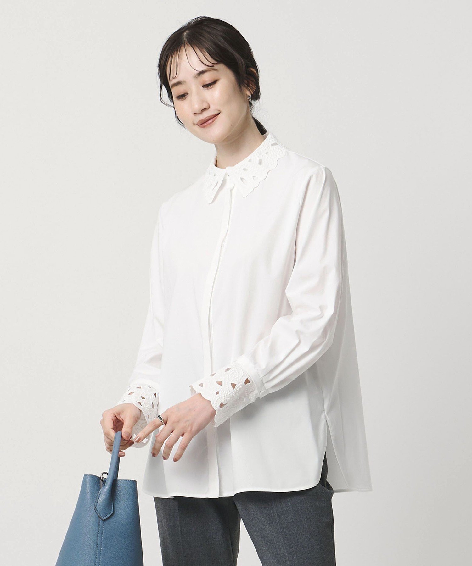 【ユナイテッドアローズ/UNITED ARROWS】のエンブロイダリー カラー シャツ -ウォッシャブル- インテリア・キッズ・メンズ・レディースファッション・服の通販 founy(ファニー) 　ファッション　Fashion　レディースファッション　Fashion for Women　トップス・カットソー　Cut & Sew Tops　シャツ・ブラウス・オフィスカジュアル　Elegant Blouses & Button-Ups　おすすめ　Recommended / Our Picks　アイレット　Eyelet Lace　ウォッシャブル　Machine Washable　エンブロイダリー　Embroidery Design　カフス　Cuff Design　OFF WHITE|ID: prp329100004883741 ipo3291000000036456154