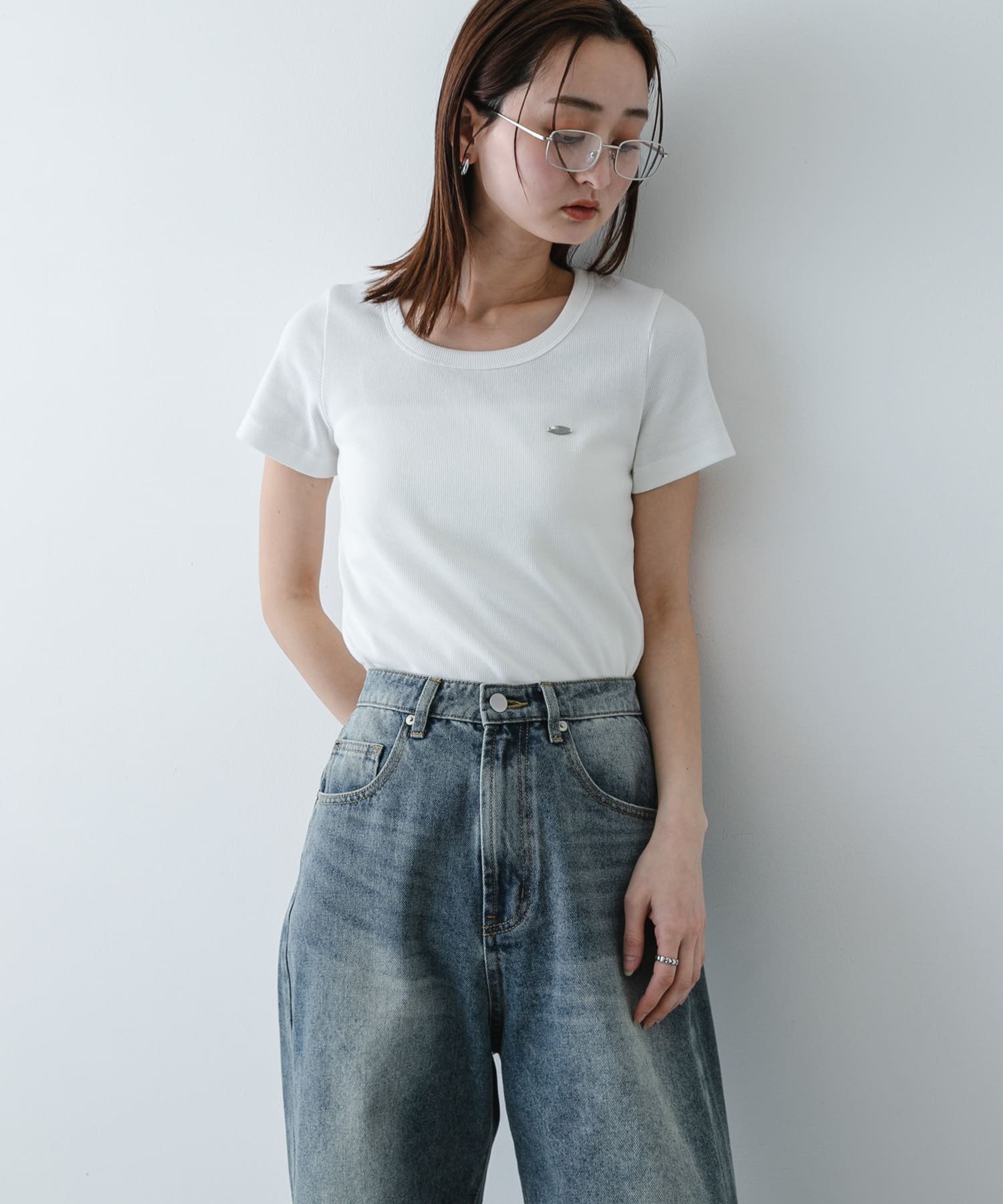 【センスオブプレイス/SENSE OF PLACE by URBAN RESEARCH】のラウンドネックリブTシャツ(半袖) インテリア・キッズ・メンズ・レディースファッション・服の通販 founy(ファニー) ファッション Fashion レディースファッション Fashion for Women トップス・カットソー Cut & Sew Tops シャツ・ブラウス・オフィスカジュアル Elegant Blouses & Button-Ups ロングTシャツ・Tシャツ Longline T-Shirts & Tees アクセサリー Fashion Accessories インナー Innerwear カーディガン Cardigan, Knitwear シンプル Simple, Minimal ジャケット Jacket, Outerwear デコルテ Décolleté, Neckline トレンド Trend, Trending Now フィット Fit, Slim Fit プレート Plate, Dish 半袖 Short Sleeve, Half Sleeve メタル Metal, Metal Parts ラウンド Round, Round Neck S/S・春夏 SS, Spring/Summer, Warm Season 夏 Summer 2026年 2026 オフホワイト|ID: prp329100004883791 ipo3291000000036456250