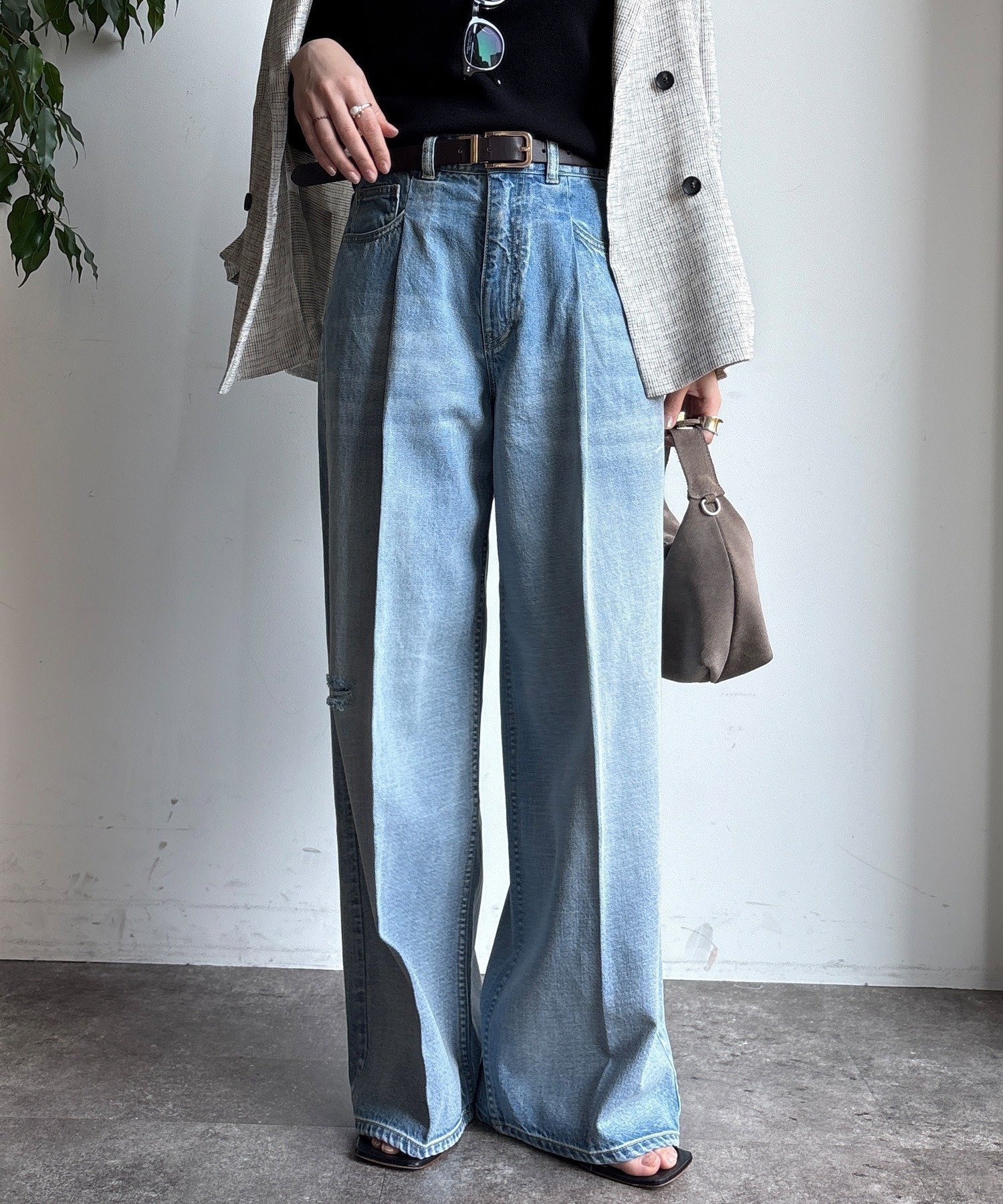 【ドゥドゥ/DouDou】のダメージワイドデニム インテリア・キッズ・メンズ・レディースファッション・服の通販 founy(ファニー) 　ファッション　Fashion　レディースファッション　Fashion for Women　スマート　Smart, Elegant　センター　Center, Center Line　雑誌　Magazine, Fashion Magazine　ダメージ　Distressed, Destroyed　デニム　Denim, Jeans Material　リラックス　Relax, Relaxed Fit　S/S・春夏　SS, Spring/Summer, Warm Season　再入荷　Restock / Back in Stock　夏　Summer　2026年　2026　スカイブルー|ID: prp329100004883816 ipo3291000000036456406