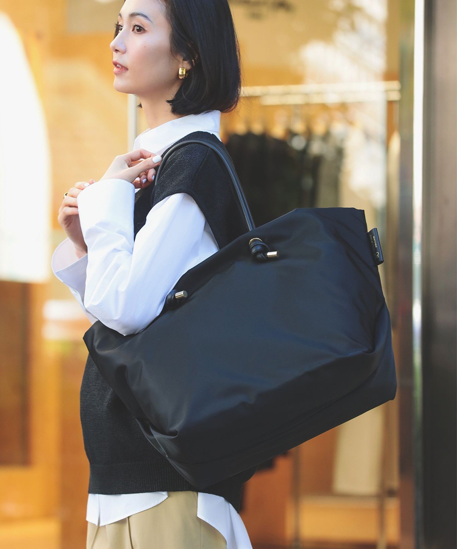 【デミルクス ビームス/Demi-Luxe BEAMS】の【期間限定+10%ポイントバック】VIOLAd ORO / BIANCA ナイロン トートバッグ L 軽量バッグ マザーズバッグ ジムバッグ インテリア・キッズ・メンズ・レディースファッション・服の通販 founy(ファニー) 　ファッション　Fashion　レディースファッション　Fashion for Women　バッグ　Bags　イタリア　Italy　軽量　Lightweight, Ultra Light　シンプル　Simple, Minimal　ポケット　Pocket, Pocket Detail　ヨガ　Yoga, Yoga Wear　リュクス　Luxury, Elegant, High-End, Chic　おすすめ　Recommended / Our Picks　旅行　Travel　BLACK×BLACK2|ID: prp329100004883872 ipo3291000000036456653