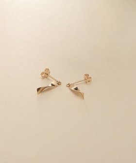 【ココシュニック オンキッチュ/COCOSHNIK ONKITSCH】のK10トワーリープレートピアス 人気、トレンドファッション・服の通販 founy(ファニー) ファッション Fashion レディースファッション Fashion for Women ジュエリー Jewelry, Accessories スマート Smart, Elegant センター Center, Center Line フォーマル Formal, Dressy プレート Plate, Dish |ID:prp329100004883896