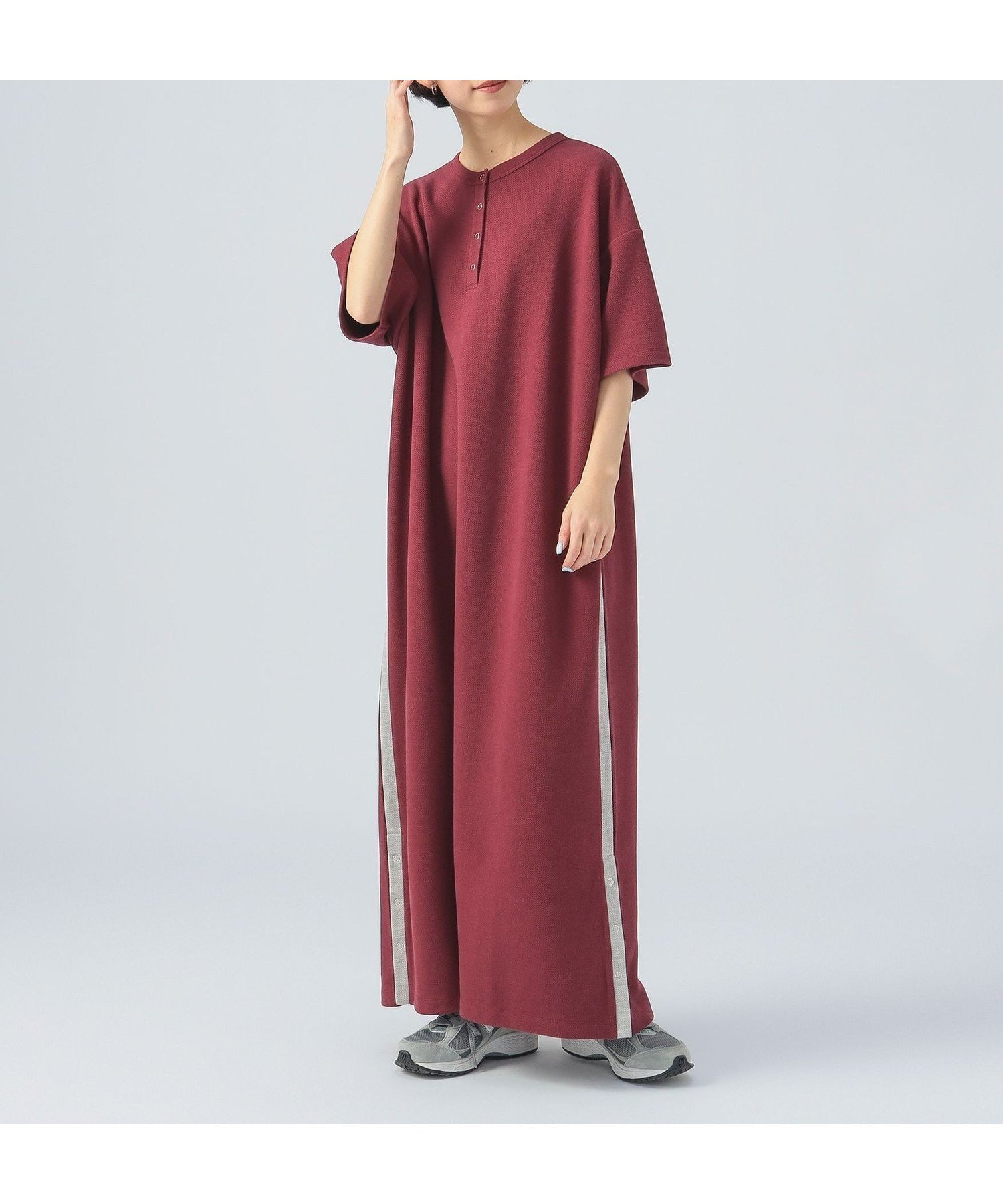 【ビームス ウイメン/BEAMS】のサイドライン ジャージ ワンピース インテリア・キッズ・メンズ・レディースファッション・服の通販 founy(ファニー) 　ファッション　Fashion　レディースファッション　Fashion for Women　ワンピース　Dresses　ウェーブ　Wavy Pattern　シンプル　Simple, Minimal　ジャケット　Jacket, Outerwear　スリット　Slit, Slit Detail　デニム　Denim, Jeans Material　BORDEAUX|ID: prp329100004885892 ipo3291000000036475321