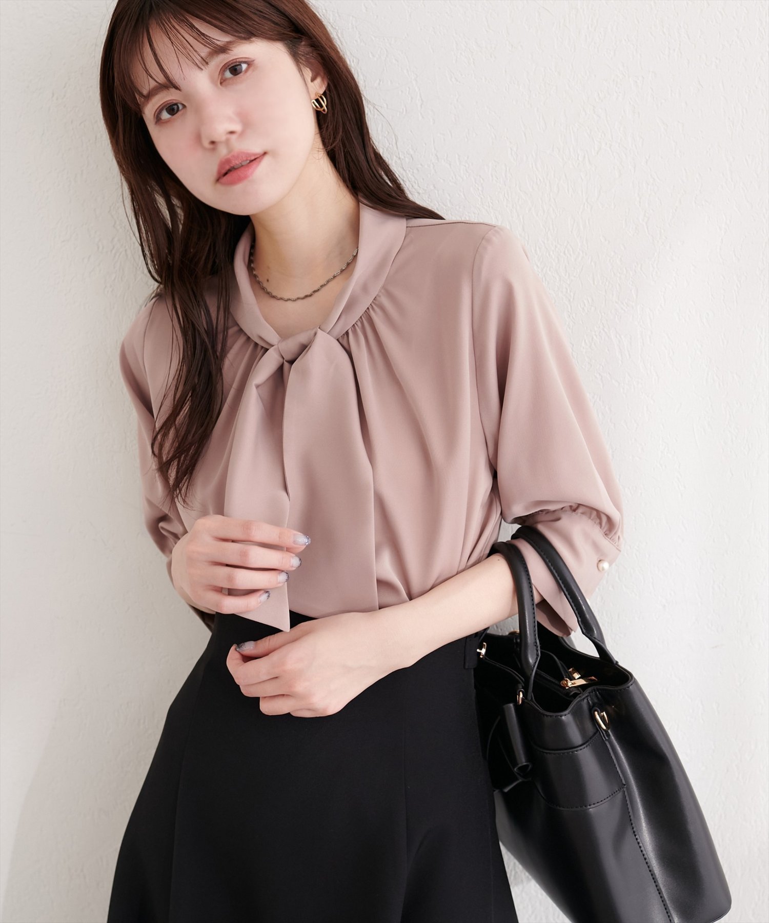 【ナチュラルクチュール/natural couture】の袖口パールノット結び6分袖ブラウス インテリア・キッズ・メンズ・レディースファッション・服の通販 founy(ファニー) 　ファッション　Fashion　レディースファッション　Fashion for Women　トップス・カットソー　Cut & Sew Tops　シャツ・ブラウス・オフィスカジュアル　Elegant Blouses & Button-Ups　スリーブ　Sleeve, Long Sleeve / Short Sleeve　バルーン　Balloon, Balloon Silhouette　パール　Pearl, Pearl Accent　ロング　Long, Long-Length　再入荷　Restock / Back in Stock　ビジネス 仕事 通勤　Business / Work / Commuting　2026年　2026　ピンクベージュ|ID: prp329100004888086 ipo3291000000036502947