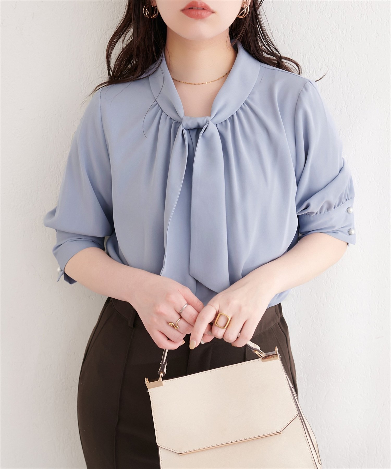 【ナチュラルクチュール/natural couture】の袖口パールノット結び6分袖ブラウス インテリア・キッズ・メンズ・レディースファッション・服の通販 founy(ファニー) 　ファッション　Fashion　レディースファッション　Fashion for Women　トップス・カットソー　Cut & Sew Tops　シャツ・ブラウス・オフィスカジュアル　Elegant Blouses & Button-Ups　スリーブ　Sleeve, Long Sleeve / Short Sleeve　バルーン　Balloon, Balloon Silhouette　パール　Pearl, Pearl Accent　ロング　Long, Long-Length　再入荷　Restock / Back in Stock　ビジネス 仕事 通勤　Business / Work / Commuting　2026年　2026　サックスブルー|ID: prp329100004888086 ipo3291000000036502955