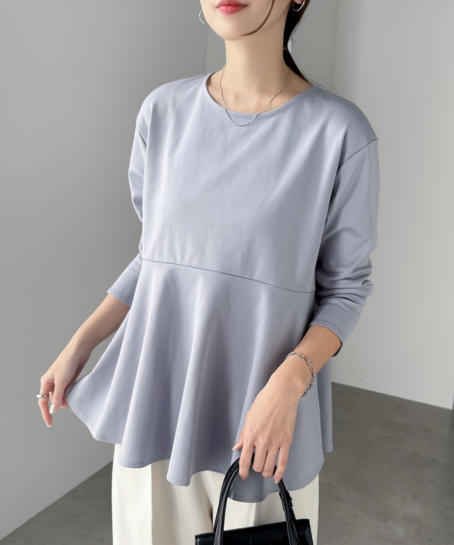 【アンドミー/andme】のきれいめ ポンチ 長袖 ペプラム フレア トップス インテリア・キッズ・メンズ・レディースファッション・服の通販 founy(ファニー) 　ファッション　Fashion　レディースファッション　Fashion for Women　トップス・カットソー　Cut & Sew Tops　カットソー　Cut and Sewn Top　切替　Switching, Contrast Panel　ショルダー　Shoulder, Shoulder Strap　ドロップ　Drop Shoulder, Dropped Style　定番　Standard, Basic Item　人気　Popular, Best Seller　長袖　Long Sleeve, Full Sleeve　バランス　Balance, Style Balance　フレア　Flare, Flared　ベーシック　Basic, Essential　ペプラム　Peplum, Flared Hem　楽ちん　Easy Fit, Comfortable　おすすめ　Recommended / Our Picks　エレガント 上品　Elegant　ブルーグレー|ID: prp329100004888163 ipo3291000000036503845