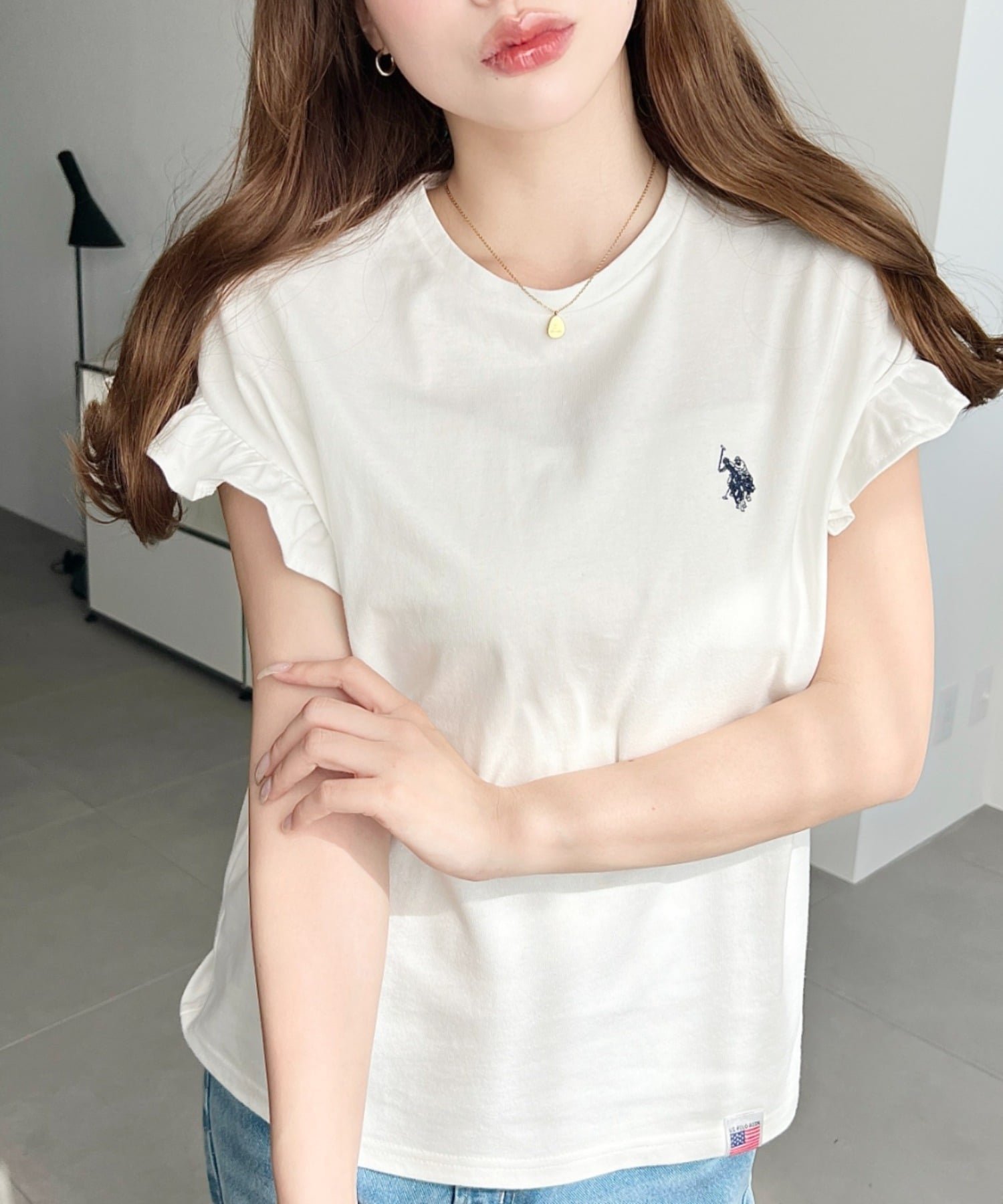 【モーメントプラス/moment+ / MEN】のU.S.POLO ASSNワンポイント刺繍ショルダーフリルTシャツ インテリア・キッズ・メンズ・レディースファッション・服の通販 founy(ファニー) 　ファッション　Fashion　メンズファッション　Fashion for Men　インナー　Innerwear　厚底　Platform Shoes　ガーリー　Girly, Feminine Style　コンパクト　Compact, Small Size　ショルダー　Shoulder, Shoulder Strap　シンプル　Simple, Minimal　スニーカー　Sneakers, Trainers　スリーブ　Sleeve, Long Sleeve / Short Sleeve　デニム　Denim, Jeans Material　トレンド　Trend, Trending Now　バランス　Balance, Style Balance　ビスチェ　Bustier, Corset Top　フリル　Frill, Ruffle　フレンチ　French, French Style　ベーシック　Basic, Essential　ボトム　Bottoms, Lower Wear　半袖　Short Sleeve, Half Sleeve　ワンポイント　One Point, Statement Accent　再入荷　Restock / Back in Stock　プチプライス・低価格　Affordable / Budget Price　オフホワイト|ID: prp329100004888227 ipo3291000000036504335