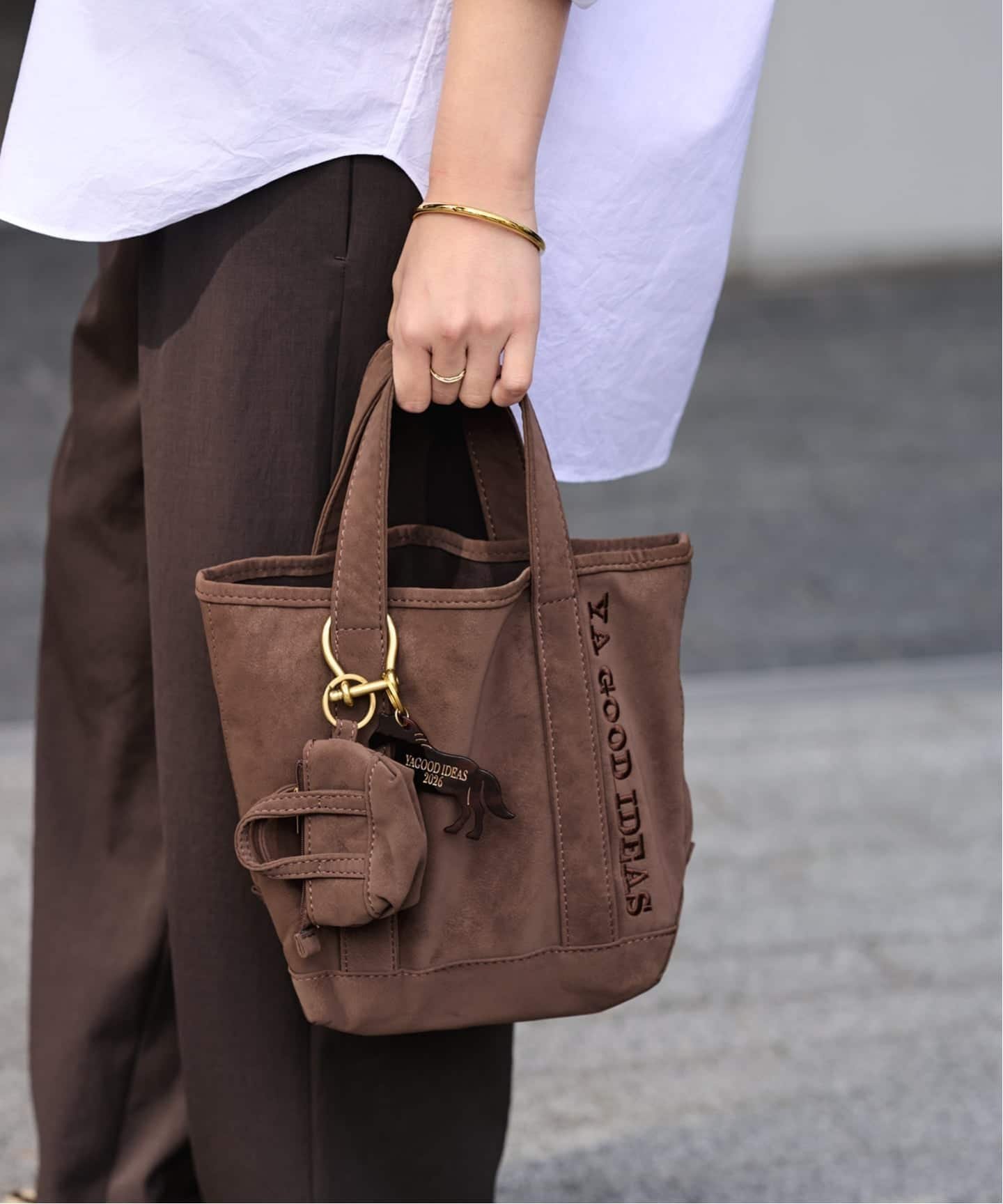 【フレームワーク/FRAMeWORK】の≪追加 ≫YA GOOD IDEAS GOOD NEWS BIG MINI トート S 3 インテリア・キッズ・メンズ・レディースファッション・服の通販 founy(ファニー) 　ファッション　Fashion　レディースファッション　Fashion for Women　バッグ　Bags　アンティーク　Antique-Inspired　キャンバス　Canvas, Canvas Fabric　コンパクト　Compact, Small Size　スマート　Smart, Elegant　チャーム　Charm, Pendant　トートバッグ　Tote Bag, Large Shoulder Bag　ベーシック　Basic, Essential　モチーフ　Motif, Design Theme　再入荷　Restock / Back in Stock　エレガント 上品　Elegant　ブラウン|ID: prp329100004888323 ipo3291000000036505046