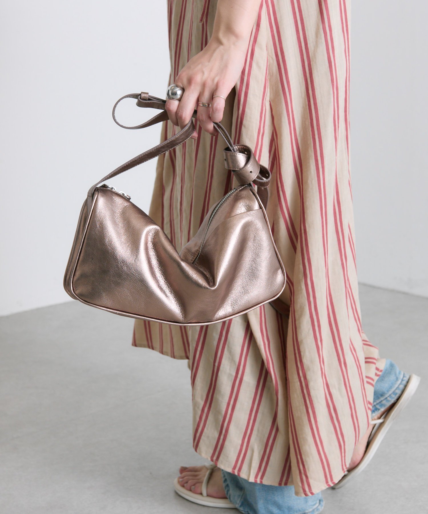 【イア パピヨネ/ear PAPILLONNER】の《本革/超軽量280g/全骨格◎》ミニスワローマチショルダーバッグ インテリア・キッズ・メンズ・レディースファッション・服の通販 founy(ファニー) 　ファッション　Fashion　レディースファッション　Fashion for Women　バッグ　Bags　アンティーク　Antique-Inspired　軽量　Lightweight, Ultra Light　ショルダー　Shoulder, Shoulder Strap　シルバー　Silver, Metallic Silver　シンプル　Simple, Minimal　ダブル　Double, Double-Breasted　定番　Standard, Basic Item　人気　Popular, Best Seller　フィット　Fit, Slim Fit　フォルム　Silhouette, Form　ベーシック　Basic, Essential　ポケット　Pocket, Pocket Detail　おすすめ　Recommended / Our Picks　エレガント 上品　Elegant　セレモニー　Ceremony　シャンパンゴールド|ID: prp329100004888343 ipo3291000000036505165