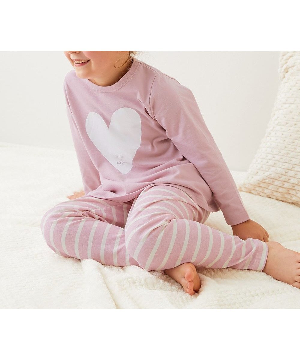 【デビロック/devirock / KIDS】の綿100% デビラボ ROOM ガールズ長袖パジャマ 子供服 キッズ 女の子 部屋着 綿 26SS インテリア・キッズ・メンズ・レディースファッション・服の通販 founy(ファニー) 　ファッション　Fashion　キッズファッション　Fashion for Kids　長袖　Long Sleeve, Full Sleeve　パジャマ　Pajamas, Sleepwear　プリント　Print, Printed Pattern　おすすめ　Recommended / Our Picks　お家時間・ステイホーム　Stay Home / At Home　旅行　Travel　2026年　2026　054-ハート-ペールピンク|ID: prp329100004889054 ipo3291000000036520921