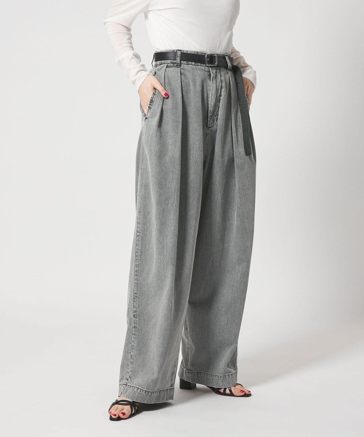 【ユナイテッドアローズ/UNITED ARROWS】のconte タック デニムワイドパンツ インテリア・キッズ・メンズ・レディースファッション・服の通販 founy(ファニー) 　ファッション　Fashion　レディースファッション　Fashion for Women　パンツ　Pants & Trousers　おすすめ　Recommended / Our Picks　なめらか　Smooth, Silky Texture　スキッパー　Skipper, Open Collar　セットアップ　Set-Up, Coordinated Outfit　デニム　Denim, Jeans Material　リラックス　Relax, Relaxed Fit　ワイド　Wide, Wide Fit　LT.GRAY|ID: prp329100004889102 ipo3291000000036522029