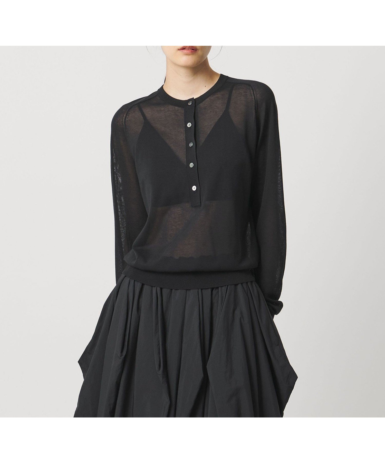 【ユナイテッドアローズ/UNITED ARROWS】のAEWEN MATOPH シアーヘンリーネックニット - ウォッシャブル - インテリア・キッズ・メンズ・レディースファッション・服の通販 founy(ファニー) 　ファッション　Fashion　レディースファッション　Fashion for Women　トップス・カットソー　Cut & Sew Tops　ニット　Knit Tops & Sweaters　インナー　Innerwear　ウォッシャブル　Machine Washable　春　Spring　キャミソール　Camisole, Spaghetti Strap Top　シアー　Sheer, See-Through　ジャケット　Jacket, Outerwear　フロント　Front, Front Design　ボトム　Bottoms, Lower Wear　リラックス　Relax, Relaxed Fit　S/S・春夏　SS, Spring/Summer, Warm Season　おすすめ　Recommended / Our Picks　夏　Summer　エレガント 上品　Elegant　BLACK|ID: prp329100004890115 ipo3291000000036541860