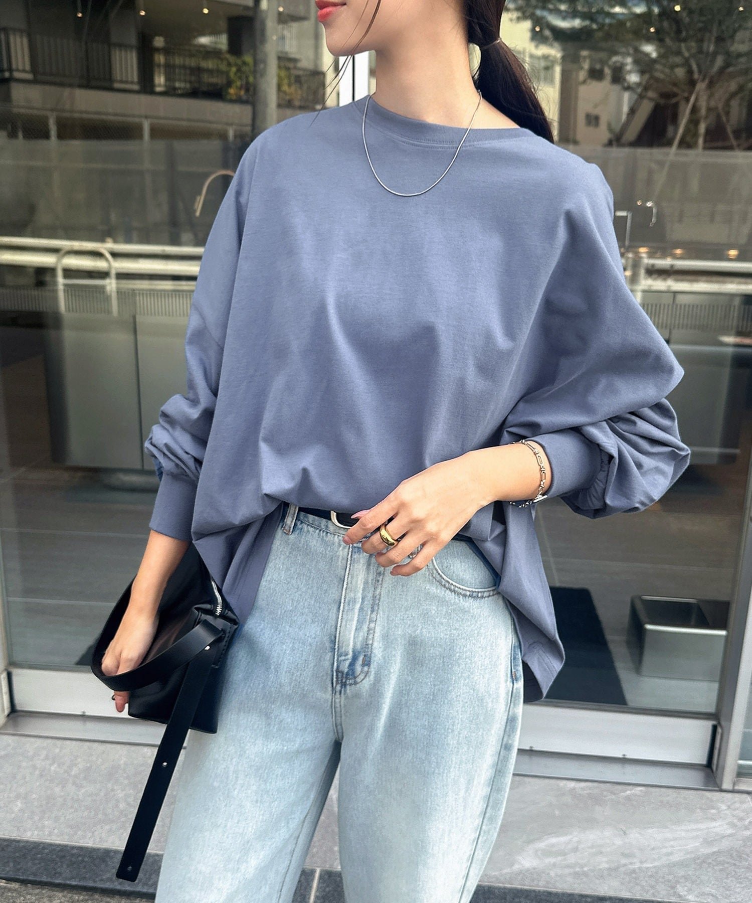 【アンドミー/andme】の無地 ボーダー コットン ボリューム袖 Tシャツ インテリア・キッズ・メンズ・レディースファッション・服の通販 founy(ファニー) 　ファッション　Fashion　レディースファッション　Fashion for Women　トップス・カットソー　Cut & Sew Tops　シャツ・ブラウス・オフィスカジュアル　Elegant Blouses & Button-Ups　ロングTシャツ・Tシャツ　Longline T-Shirts & Tees　ショルダー　Shoulder, Shoulder Strap　トレンド　Trend, Trending Now　ドロップ　Drop Shoulder, Dropped Style　人気　Popular, Best Seller　バランス　Balance, Style Balance　ベーシック　Basic, Essential　ボーダー　Border, Stripe　無地　Plain, Solid Color　おすすめ　Recommended / Our Picks　ブルーグレー|ID: prp329100004892280 ipo3291000000036569304