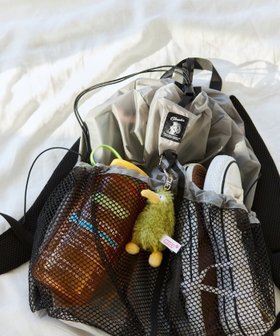 【フリークスストア/FREAK'S STORE】の別注 HUMMING PACK デイパック 人気、トレンドファッション・服の通販 founy(ファニー) ファッション Fashion レディースファッション Fashion for Women クッション Cushion, Throw Pillow 軽量 Lightweight, Ultra Light ショルダー Shoulder, Shoulder Strap スペシャル Special, Limited Edition スポーツ Sports, Activewear タオル Towel, Bath Towel デイパック Daypack, Casual Backpack 人気 Popular, Best Seller フィット Fit, Slim Fit フロント Front, Front Design ポケット Pocket, Pocket Detail 別注 Limited Edition, Custom Order メッシュ Mesh, Net Fabric |ID:prp329100004892452