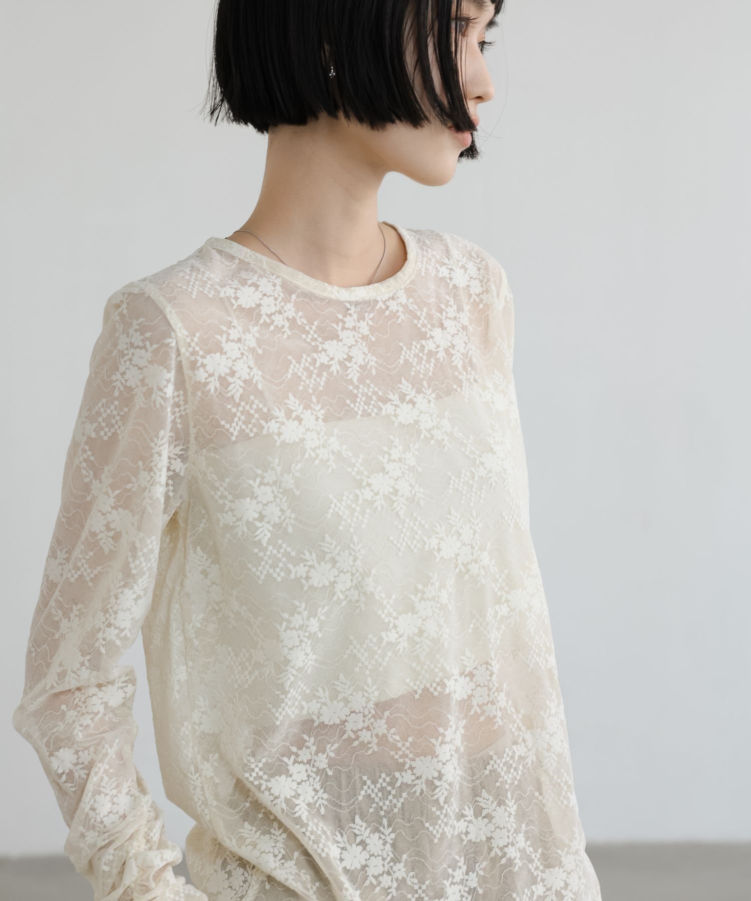 【ローリーズファーム/LOWRYS FARM】のフロッキーレースプルオーバーLS 人気、トレンドファッション・服の通販 founy(ファニー) 　ファッション　Fashion　レディースファッション　Fashion for Women　トップス・カットソー　Cut & Sew Tops　カジュアルプルオーバー・ニットトップス　Pullovers & Knit Tops / Casual Pullovers　おすすめ　Recommended / Our Picks　インナー　Innerwear　シャーリング　Shirring, Ruched　フィット　Fit, Slim Fit　レース　Lace, Lace Fabric　 other-1|ID: prp329100004893184 ipo3291000000036576622