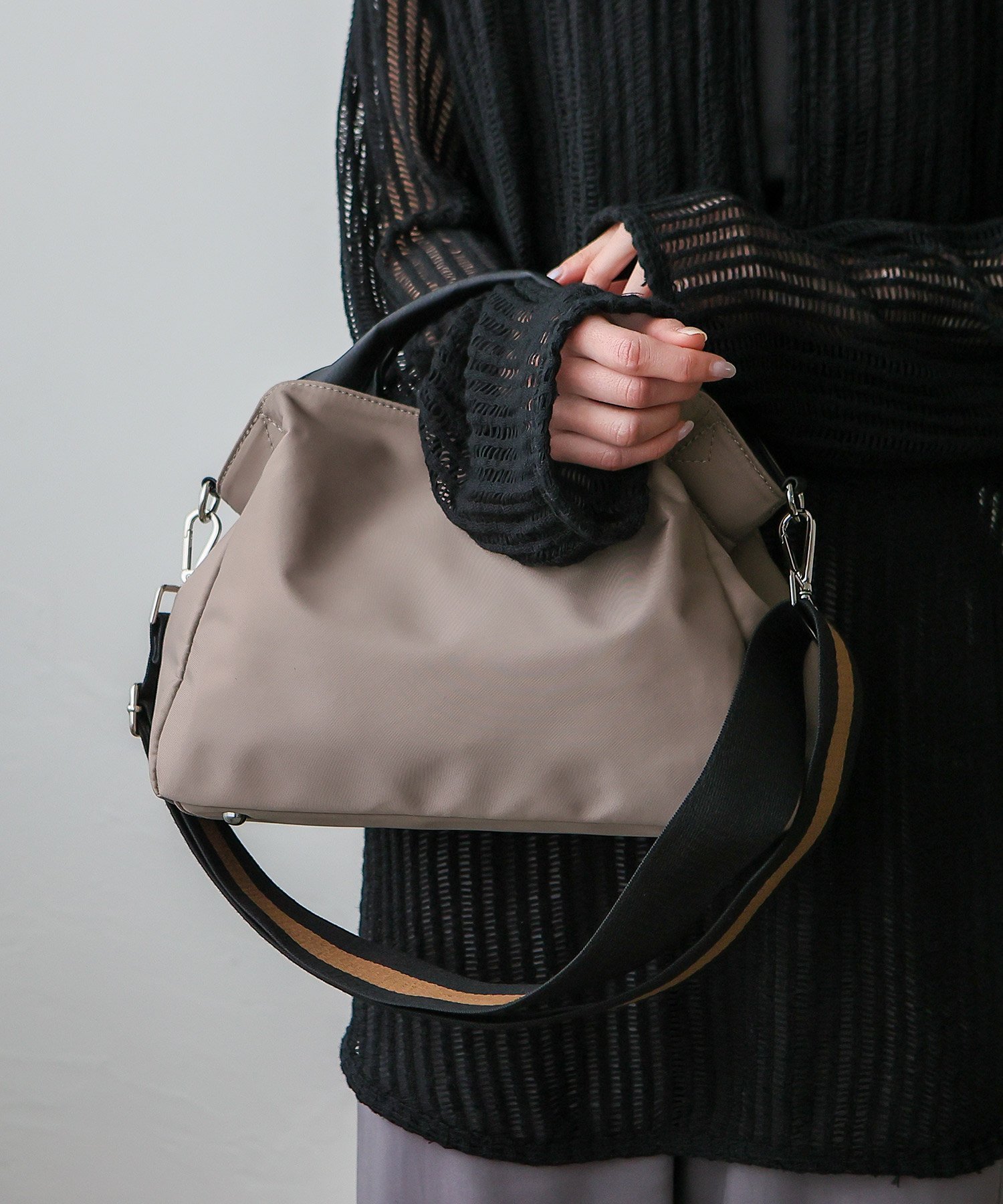 【ヴィータフェリーチェ/VitaFelice】の本革ハンドル2wayトートバッグ レディース ナイロン キャンバス インテリア・キッズ・メンズ・レディースファッション・服の通販 founy(ファニー) 　ファッション　Fashion　レディースファッション　Fashion for Women　バッグ　Bags　キャンバス　Canvas, Canvas Fabric　ショルダー　Shoulder, Shoulder Strap　フォルム　Silhouette, Form　ナイロングレーベージュ|ID: prp329100004893299 ipo3291000000036577835