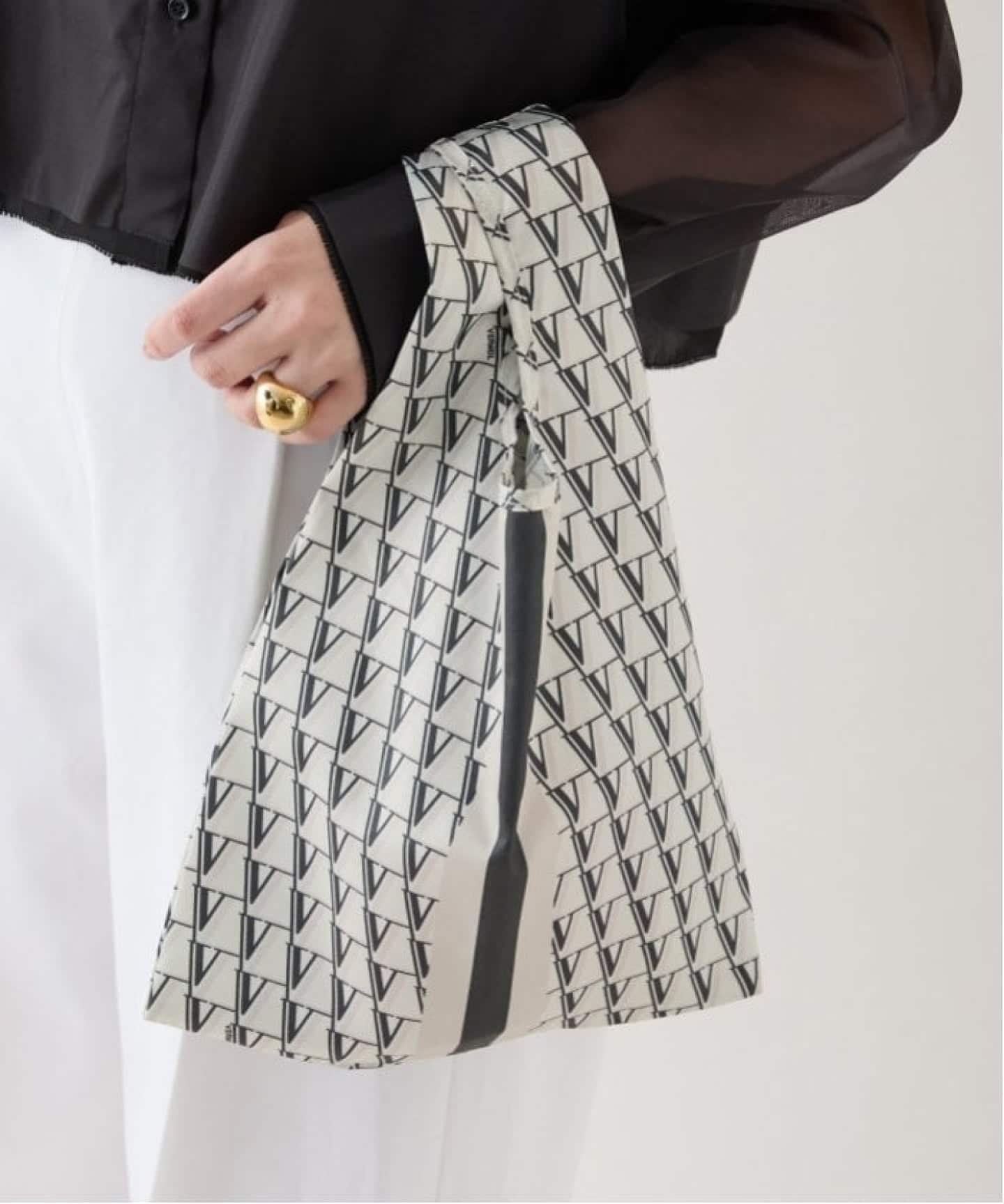 【ヴェルメイユ パー イエナ/VERMEIL par iena】の《追加7 》VERMEIL モノグラムエコバッグmini インテリア・キッズ・メンズ・レディースファッション・服の通販 founy(ファニー) ファッション Fashion レディースファッション Fashion for Women コンパクト Compact, Small Size スマート Smart, Elegant プリント Print, Printed Pattern ポケット Pocket, Pocket Detail 財布 Wallet, Purse グレー|ID: prp329100004893401 ipo3291000000036578571