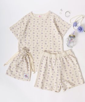 【ラザル/LAZAR】のJEMORGAN ジェーイーモーガン セットアップ レディース 花総柄 ワッフル 半袖 Tシャツ ショートパンツ ポーチ 3点セット ルームウェア パジャマ 人気、トレンドファッション・服の通販 founy(ファニー) ファッション Fashion レディースファッション Fashion for Women セットアップ Matching Sets レディースパンツ・ボトムス Pants & Trousers / Bottoms パンツ Pants & Trousers ショートパンツ・ハーフパンツ High-Waisted & Relaxed Shorts ポーチ&ミニバッグ Pouches & Mini Bags アウトドア Outdoor Clothing アメリカン American Style インナー Innerwear カラフル Colorful Design カーゴパンツ Cargo Pants, Utility Pants キャップ Cap, Baseball Cap サングラス Sunglasses, Shades サンダル Sandals, Summer Shoes サーマル Thermal, Waffle Knit ショート Short, Short Length シンプル Simple, Minimal スタンダード Standard, Basic スニーカー Sneakers, Trainers スポーツ Sports, Activewear セットアップ Set-Up, Coordinated Outfit トレンド Trend, Trending Now 人気 Popular, Best Seller 長袖 Long Sleeve, Full Sleeve パジャマ Pajamas, Sleepwear パーカー Hoodie, Parka ビッグ Big, Oversized フィット Fit, Slim Fit ベーシック Basic, Essential |ID:prp329100004893446