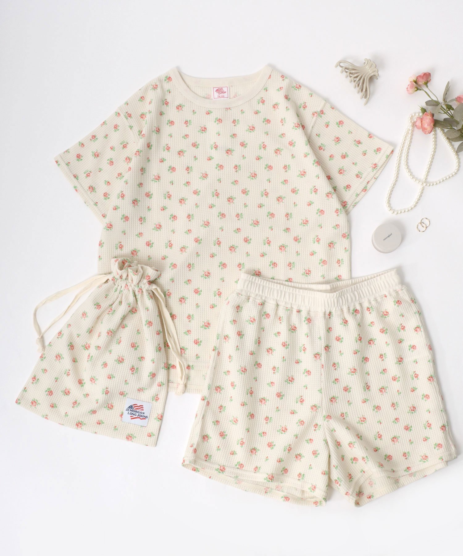 【ラザル/LAZAR】のJEMORGAN ジェーイーモーガン セットアップ レディース 花総柄 ワッフル 半袖 Tシャツ ショートパンツ ポーチ 3点セット ルームウェア パジャマ インテリア・キッズ・メンズ・レディースファッション・服の通販 founy(ファニー) ファッション Fashion レディースファッション Fashion for Women セットアップ Matching Sets レディースパンツ・ボトムス Pants & Trousers / Bottoms パンツ Pants & Trousers ショートパンツ・ハーフパンツ High-Waisted & Relaxed Shorts ポーチ&ミニバッグ Pouches & Mini Bags アウトドア Outdoor Clothing アメリカン American Style インナー Innerwear カラフル Colorful Design カーゴパンツ Cargo Pants, Utility Pants キャップ Cap, Baseball Cap サングラス Sunglasses, Shades サンダル Sandals, Summer Shoes サーマル Thermal, Waffle Knit ショート Short, Short Length シンプル Simple, Minimal スタンダード Standard, Basic スニーカー Sneakers, Trainers スポーツ Sports, Activewear セットアップ Set-Up, Coordinated Outfit トレンド Trend, Trending Now 人気 Popular, Best Seller 長袖 Long Sleeve, Full Sleeve パジャマ Pajamas, Sleepwear パーカー Hoodie, Parka ビッグ Big, Oversized フィット Fit, Slim Fit ベーシック Basic, Essential ピンク系その他|ID: prp329100004893446 ipo3291000000036578901