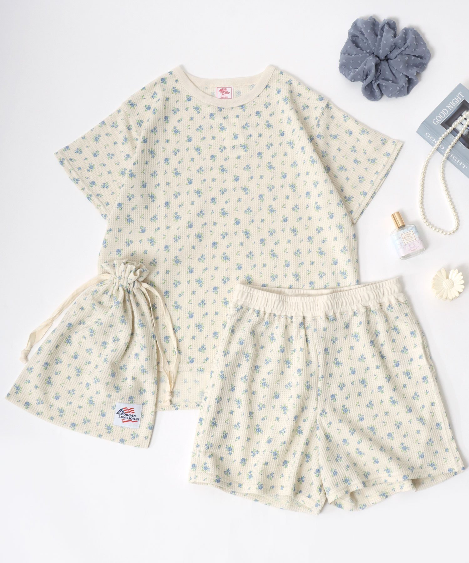 【ラザル/LAZAR】のJEMORGAN ジェーイーモーガン セットアップ レディース 花総柄 ワッフル 半袖 Tシャツ ショートパンツ ポーチ 3点セット ルームウェア パジャマ インテリア・キッズ・メンズ・レディースファッション・服の通販 founy(ファニー) ファッション Fashion レディースファッション Fashion for Women セットアップ Matching Sets レディースパンツ・ボトムス Pants & Trousers / Bottoms パンツ Pants & Trousers ショートパンツ・ハーフパンツ High-Waisted & Relaxed Shorts ポーチ&ミニバッグ Pouches & Mini Bags アウトドア Outdoor Clothing アメリカン American Style インナー Innerwear カラフル Colorful Design カーゴパンツ Cargo Pants, Utility Pants キャップ Cap, Baseball Cap サングラス Sunglasses, Shades サンダル Sandals, Summer Shoes サーマル Thermal, Waffle Knit ショート Short, Short Length シンプル Simple, Minimal スタンダード Standard, Basic スニーカー Sneakers, Trainers スポーツ Sports, Activewear セットアップ Set-Up, Coordinated Outfit トレンド Trend, Trending Now 人気 Popular, Best Seller 長袖 Long Sleeve, Full Sleeve パジャマ Pajamas, Sleepwear パーカー Hoodie, Parka ビッグ Big, Oversized フィット Fit, Slim Fit ベーシック Basic, Essential ブルー系その他|ID: prp329100004893446 ipo3291000000036578903