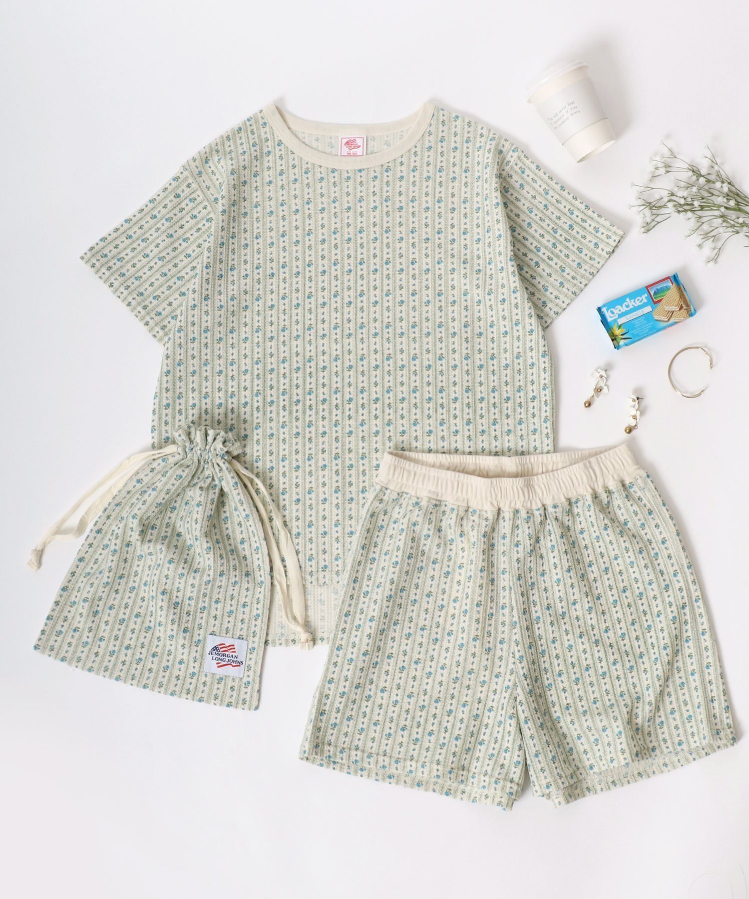 【ラザル/LAZAR】のJEMORGAN ジェーイーモーガン セットアップ レディース 花総柄 ワッフル 半袖 Tシャツ ショートパンツ ポーチ 3点セット ルームウェア パジャマ インテリア・キッズ・メンズ・レディースファッション・服の通販 founy(ファニー) ファッション Fashion レディースファッション Fashion for Women セットアップ Matching Sets レディースパンツ・ボトムス Pants & Trousers / Bottoms パンツ Pants & Trousers ショートパンツ・ハーフパンツ High-Waisted & Relaxed Shorts ポーチ&ミニバッグ Pouches & Mini Bags アウトドア Outdoor Clothing アメリカン American Style インナー Innerwear カラフル Colorful Design カーゴパンツ Cargo Pants, Utility Pants キャップ Cap, Baseball Cap サングラス Sunglasses, Shades サンダル Sandals, Summer Shoes サーマル Thermal, Waffle Knit ショート Short, Short Length シンプル Simple, Minimal スタンダード Standard, Basic スニーカー Sneakers, Trainers スポーツ Sports, Activewear セットアップ Set-Up, Coordinated Outfit トレンド Trend, Trending Now 人気 Popular, Best Seller 長袖 Long Sleeve, Full Sleeve パジャマ Pajamas, Sleepwear パーカー Hoodie, Parka ビッグ Big, Oversized フィット Fit, Slim Fit ベーシック Basic, Essential ブルー系その他2|ID: prp329100004893446 ipo3291000000036578906