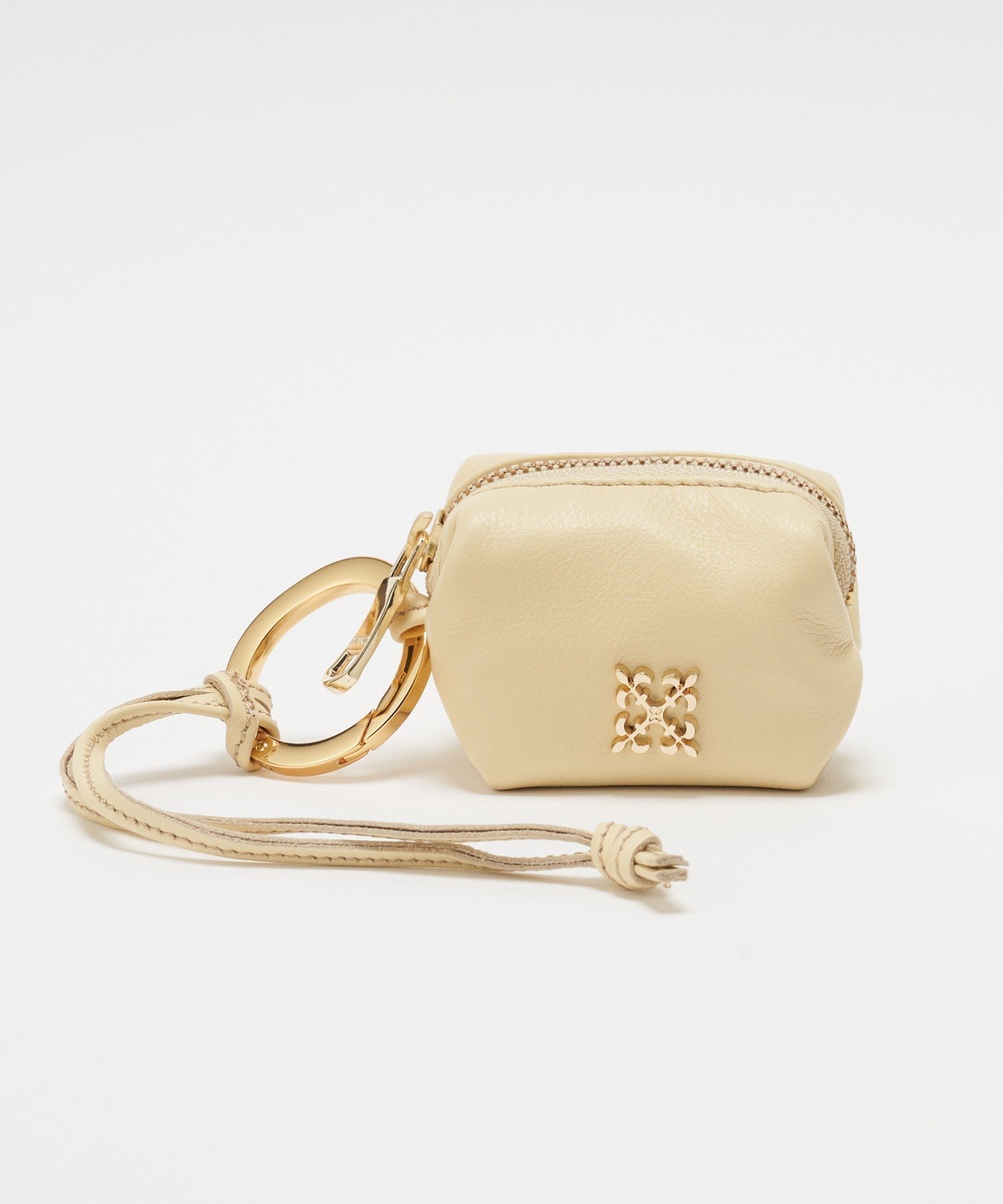 【ラシット/russet】のカラビナ付き レザーミニポーチ型チャーム インテリア・キッズ・メンズ・レディースファッション・服の通販 founy(ファニー) 　ファッション　Fashion　レディースファッション　Fashion for Women　ポーチ&ミニバッグ　Pouches & Mini Bags　アクセサリー　Fashion Accessories　イエロー　Yellow　コンパクト　Compact, Small Size　軽量　Lightweight, Ultra Light　シルバー　Silver, Metallic Silver　シンプル　Simple, Minimal　チャーム　Charm, Pendant　定番　Standard, Basic Item　バランス　Balance, Style Balance　フォルム　Silhouette, Form　プレート　Plate, Dish　ポーチ　Pouch, Small Case　おすすめ　Recommended / Our Picks　日本製　Made In Japan　エレガント 上品　Elegant　ギフト プレゼント　Gift / Present　イエロー|ID: prp329100004893507 ipo3291000000036579339