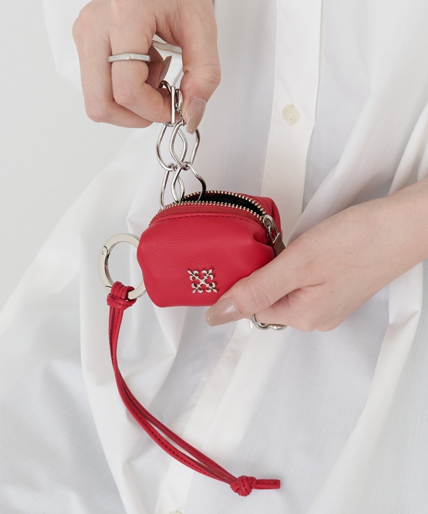 【ラシット/russet】のカラビナ付き レザーミニポーチ型チャーム インテリア・キッズ・メンズ・レディースファッション・服の通販 founy(ファニー) 　ファッション　Fashion　レディースファッション　Fashion for Women　ポーチ&ミニバッグ　Pouches & Mini Bags　アクセサリー　Fashion Accessories　イエロー　Yellow　コンパクト　Compact, Small Size　軽量　Lightweight, Ultra Light　シルバー　Silver, Metallic Silver　シンプル　Simple, Minimal　チャーム　Charm, Pendant　定番　Standard, Basic Item　バランス　Balance, Style Balance　フォルム　Silhouette, Form　プレート　Plate, Dish　ポーチ　Pouch, Small Case　おすすめ　Recommended / Our Picks　日本製　Made In Japan　エレガント 上品　Elegant　ギフト プレゼント　Gift / Present　レッド|ID: prp329100004893507 ipo3291000000036579346