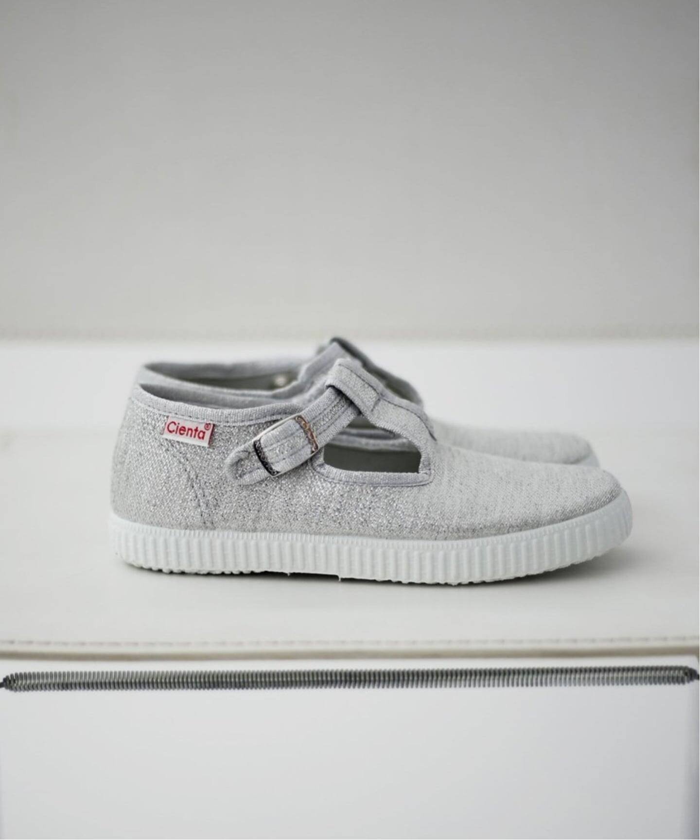 【イエナアンファン/IENA ENFANT / KIDS】の【Cienta/シエンタ】別注 ラメTストラップスニーカー kids 人気、トレンドファッション・服の通販 founy(ファニー) ファッション Fashion キッズファッション Fashion for Kids スニーカー Sneakers, Trainers スマート Smart, Elegant ラップ Wrap, Wrap Design 別注 Limited Edition, Custom Order other-1|ID: prp329100004893630 ipo3291000000036580245