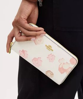 【コーチ/COACH】の【公式】ロング ジップ アラウンド ウォレット・フローラル プリント 人気、トレンドファッション・服の通販 founy(ファニー) ファッション Fashion レディースファッション Fashion for Women iPhone アイフォーン iPhone シューズ Shoes, Footwear ジップ Zip, Zipper プリント Print, Printed Pattern ロング Long, Long-Length 財布 Wallet, Purse |ID:prp329100004893926