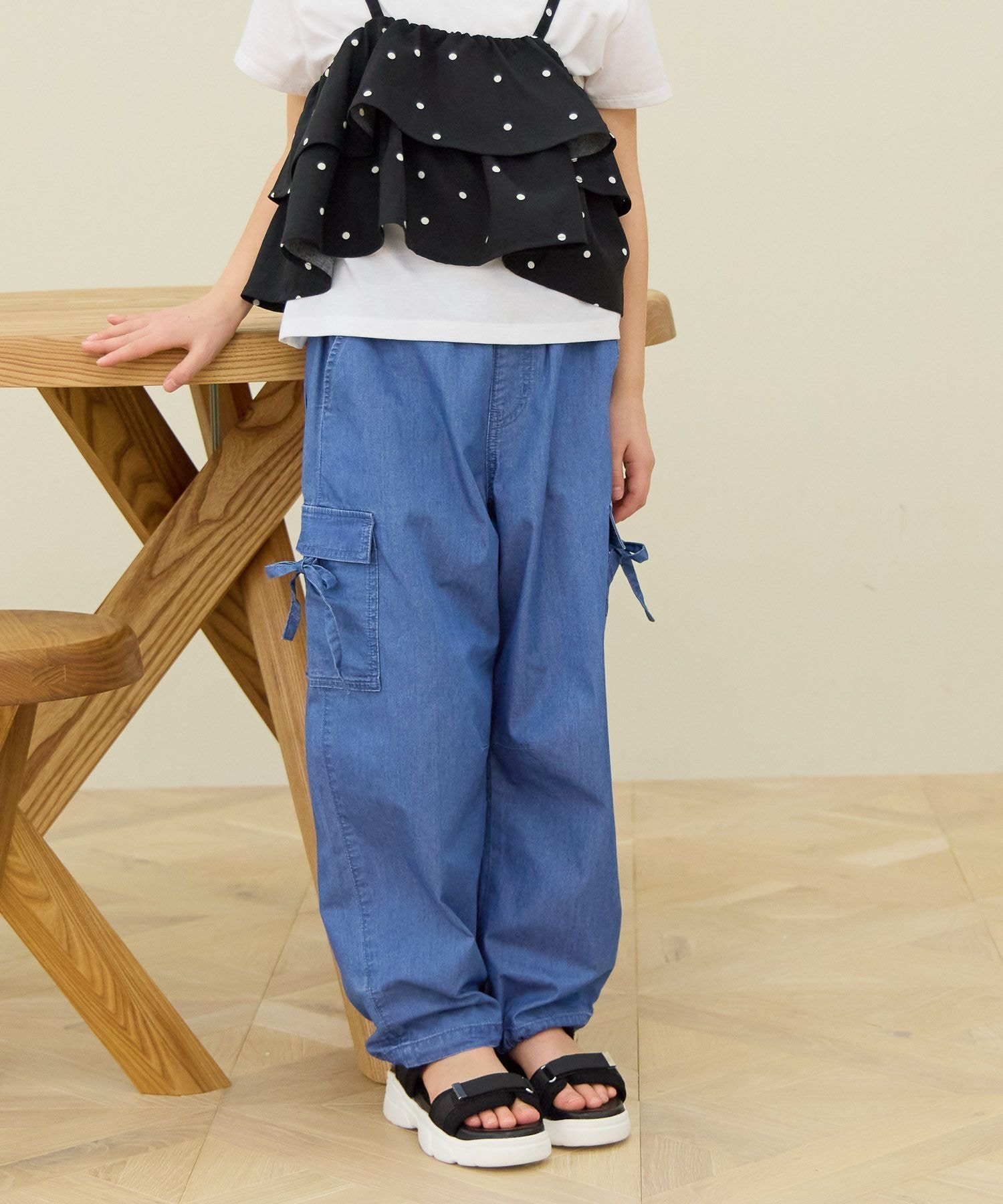 【グローバルワーク/GLOBAL WORK / KIDS】のカーブドロストリボンパンツ/キッズ/646205 インテリア・キッズ・メンズ・レディースファッション・服の通販 founy(ファニー) 　ファッション　Fashion　キッズファッション　Fashion for Kids　ボトムス　Bottoms　おすすめ　Recommended / Our Picks　ドローコード　Drawcord, Drawstring Cord　フリル　Frill, Ruffle　ポケット　Pocket, Pocket Detail　リボン　Ribbon, Bow　リラックス　Relax, Relaxed Fit　ブルーデニム84|ID: prp329100004896194 ipo3291000000036607625