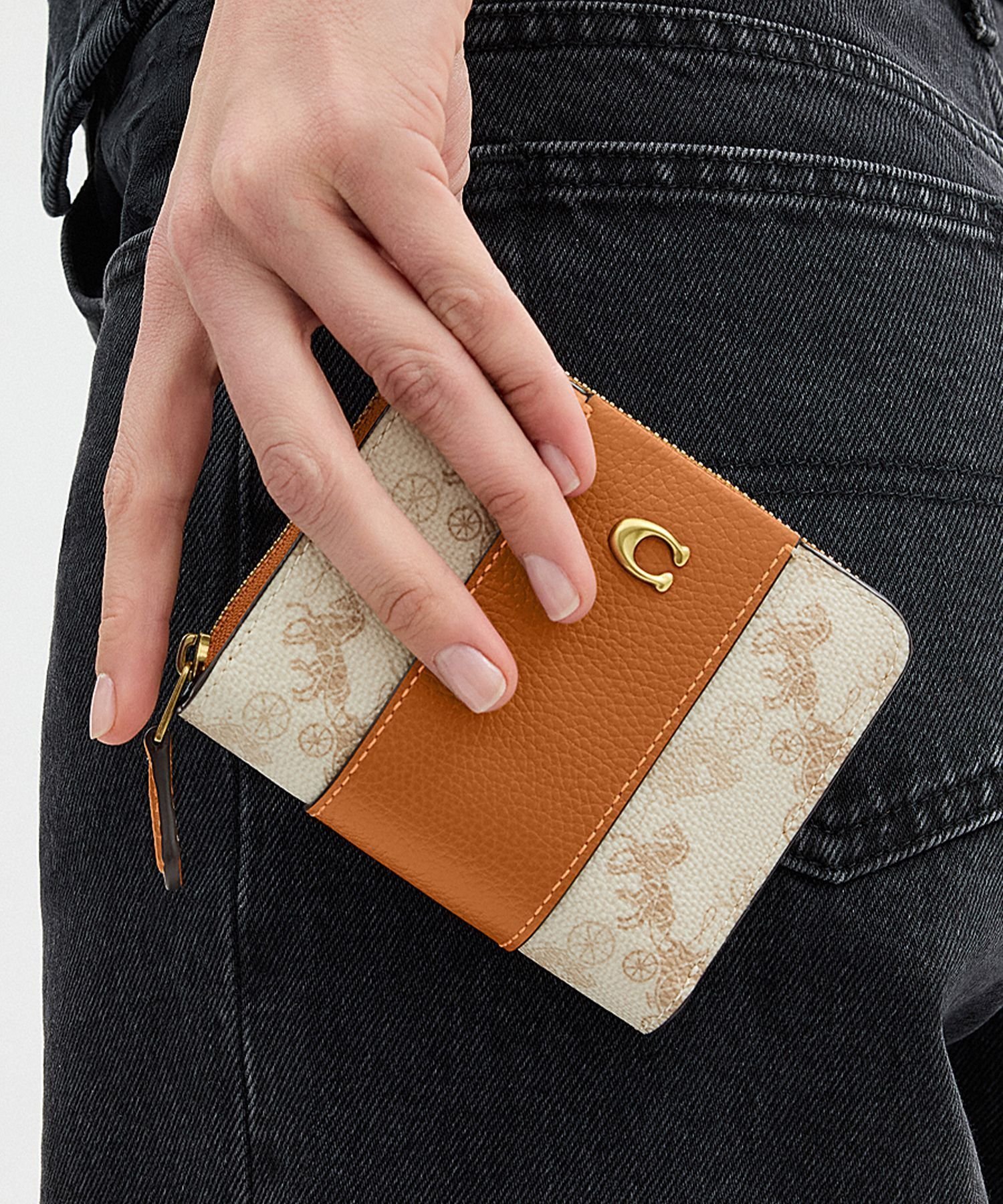 【コーチ/COACH】の【公式】ビルフォールド ウォレット・ホース アンド キャリッジ プリント インテリア・キッズ・メンズ・レディースファッション・服の通販 founy(ファニー) 　ファッション　Fashion　レディースファッション　Fashion for Women　クラシック　Classic, Timeless Style　ジップ　Zip, Zipper　財布　Wallet, Purse　ニューヨーク　New York, NYC Style　プリント　Print, Printed Pattern　ポケット　Pocket, Pocket Detail　おすすめ　Recommended / Our Picks　ギフト プレゼント　Gift / Present　WHITE|ID: prp329100004896419 ipo3291000000036609510