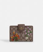 【コーチ/COACH】の【公式】ミディアム コーナー ジップ ウォレット・シグネチャー ジャカード・フローラル エンブロイダリー 人気、トレンドファッション・服の通販 founy(ファニー) ファッション Fashion レディースファッション Fashion for Women アウトレット Outlet / Clearance エンブロイダリー Embroidery Design シューズ Shoes, Footwear ジップ Zip, Zipper 財布 Wallet, Purse thumbnail BROWN|ID: prp329100004896447 ipo3291000000036609691