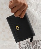 【コーチ/COACH】の【公式】ミラ スモール フラップ ウォレット 人気、トレンドファッション・服の通販 founy(ファニー) ファッション Fashion レディースファッション Fashion for Women ウォレット Wallet クラシック Classic, Timeless Style コンパクト Compact, Small Size ジップ Zip, Zipper 財布 Wallet, Purse ニューヨーク New York, NYC Style フラップ Flap, Flap Pocket おすすめ Recommended / Our Picks ギフト プレゼント Gift / Present thumbnail BLACK|ID: prp329100004896693 ipo3291000000036611587