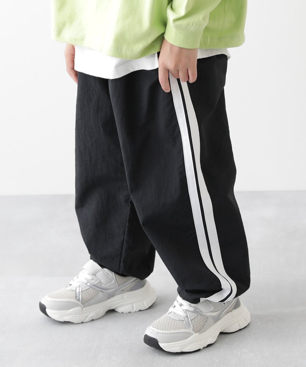 【デビロック/devirock / KIDS】の【水はじく】撥水ナイロン トラックパンツ(セットアップ可能) 子供服 キッズ 26SS インテリア・キッズ・メンズ・レディースファッション・服の通販 founy(ファニー) 　ファッション　Fashion　キッズファッション　Fashion for Kids　ボトムス　Bottoms　ジャケット　Jacket, Outerwear　セットアップ　Set-Up, Coordinated Outfit　トレンド　Trend, Trending Now　バルーン　Balloon, Balloon Silhouette　おすすめ　Recommended / Our Picks　2026年　2026　001-ライン-ブラック|ID: prp329100004898515 ipo3291000000036647136