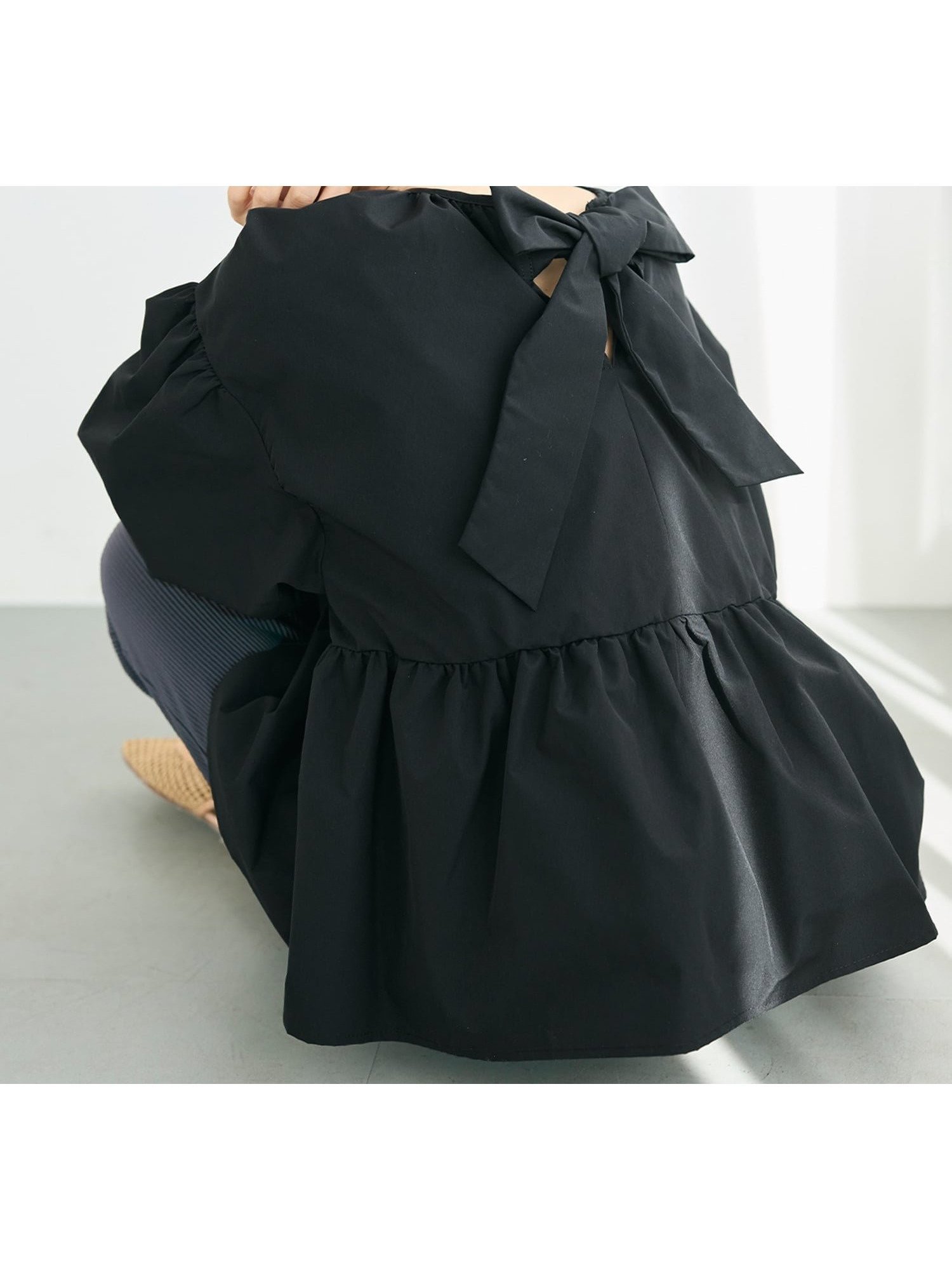 【コカ/COCA】の【速乾】パリフワバックリボンブラウス インテリア・キッズ・メンズ・レディースファッション・服の通販 founy(ファニー) 　ファッション　Fashion　レディースファッション　Fashion for Women　トップス・カットソー　Cut & Sew Tops　シャツ・ブラウス・オフィスカジュアル　Elegant Blouses & Button-Ups　エレガント 上品　Elegant　春　Spring　ギャザー　Gathered, Ruffled　スリーブ　Sleeve, Long Sleeve / Short Sleeve　ドット　Polka Dot, Dot Pattern　バルーン　Balloon, Balloon Silhouette　フェミニン　Feminine, Girly　フレア　Flare, Flared　ポケット　Pocket, Pocket Detail　リボン　Ribbon, Bow　おすすめ　Recommended / Our Picks　夏　Summer　ビジネス 仕事 通勤　Business / Work / Commuting　2026年　2026　Black|ID: prp329100004898630 ipo3291000000036648364