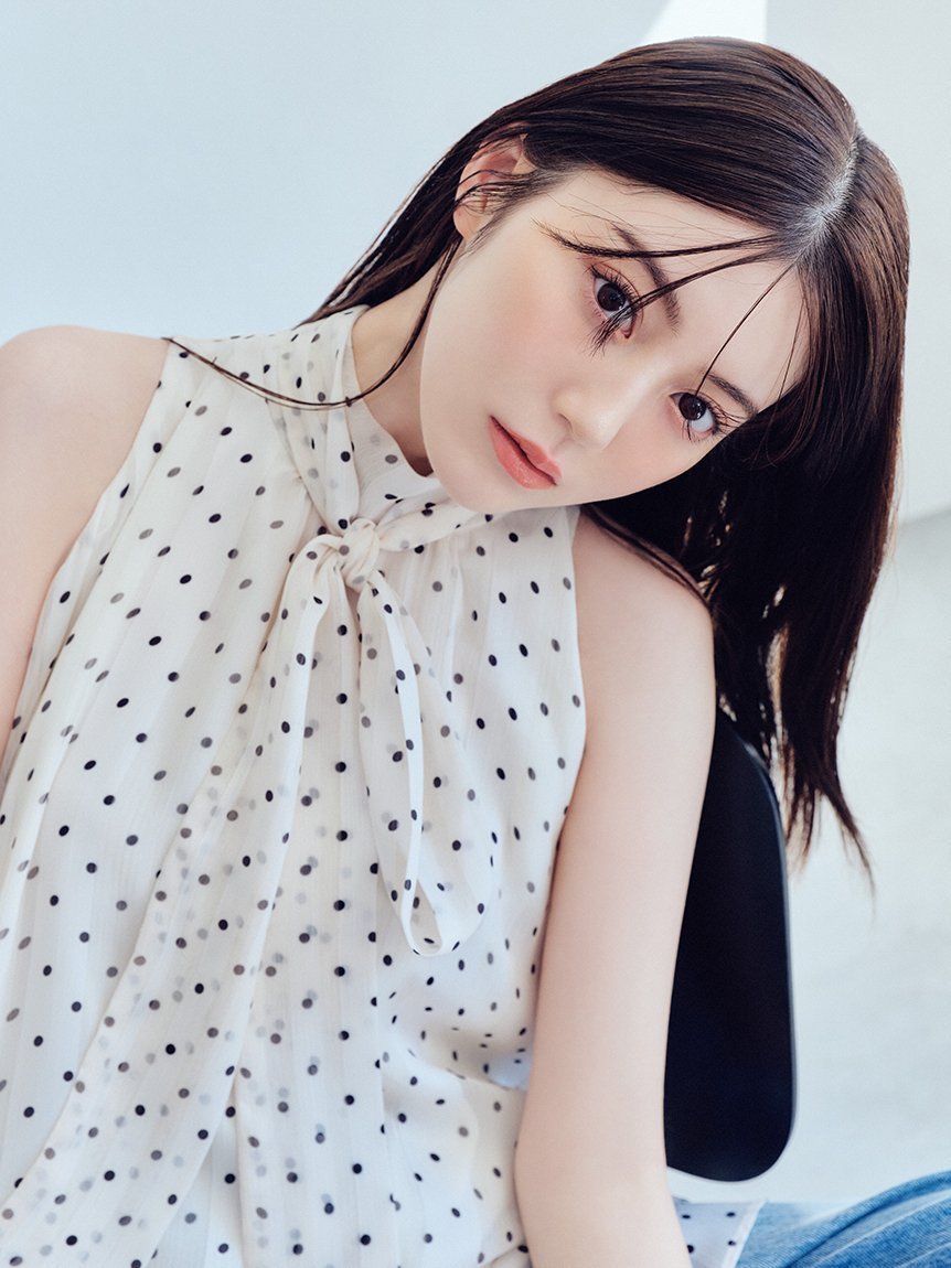 【フレイ アイディー/FRAY I.D】のリボンタイホルターブラウス 人気、トレンドファッション・服の通販 founy(ファニー) 　ファッション　Fashion　レディースファッション　Fashion for Women　トップス・カットソー　Cut & Sew Tops　シャツ・ブラウス・オフィスカジュアル　Elegant Blouses & Button-Ups　インナー　Innerwear　カーディガン　Cardigan, Knitwear　クラシカル　Classical, Vintage-Inspired　ジャケット　Jacket, Outerwear　スマート　Smart, Elegant　トレンド　Trend, Trending Now　ドット　Polka Dot, Dot Pattern　フェミニン　Feminine, Girly　リボン　Ribbon, Bow　ワイド　Wide, Wide Fit　エレガント 上品　Elegant　 other-1|ID: prp329100004898658 ipo3291000000036648619