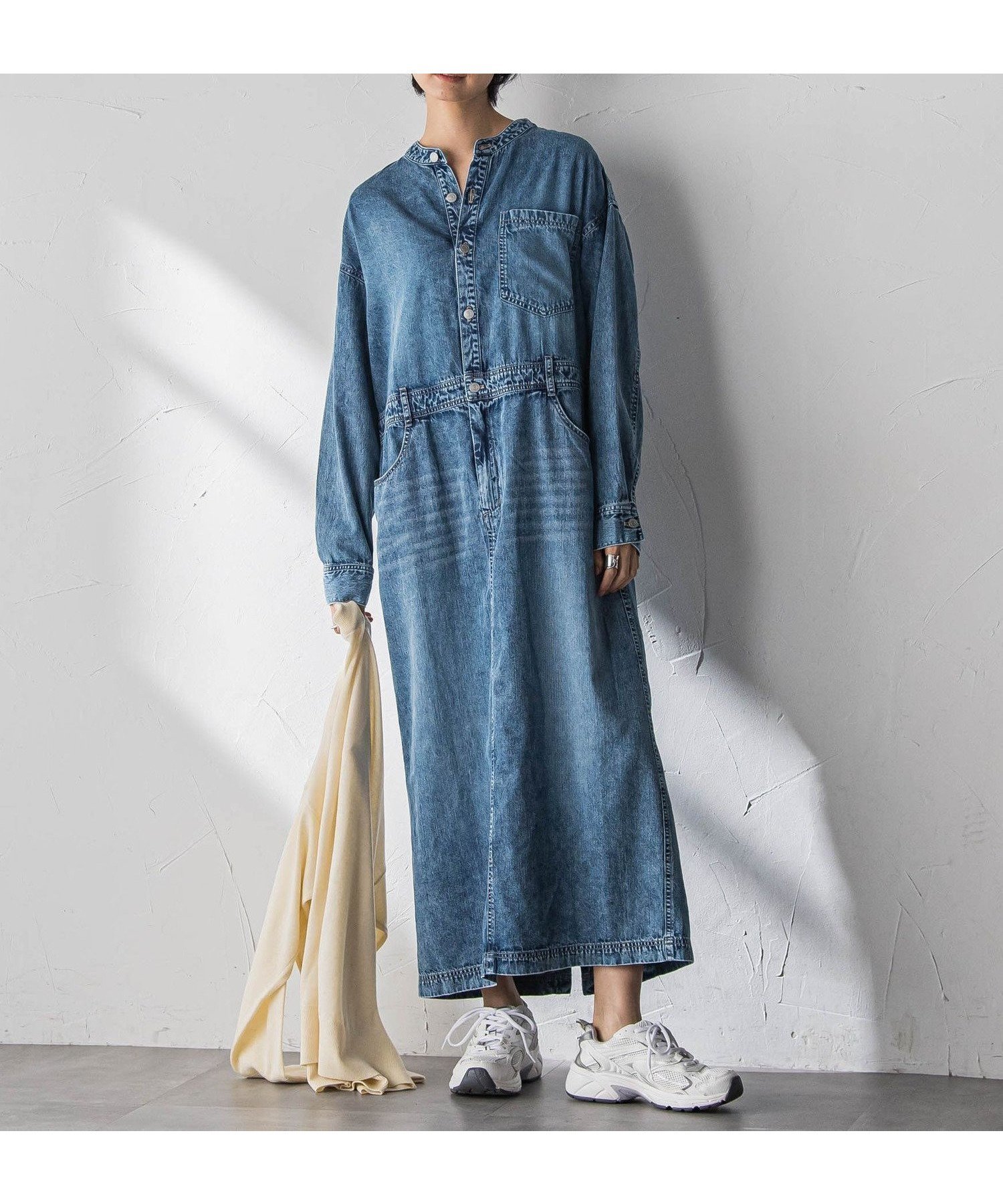 【メイソングレイ/MAYSON GREY】のデニムバンドカラーシャツワンピース 人気、トレンドファッション・服の通販 founy(ファニー) 　ファッション　Fashion　レディースファッション　Fashion for Women　ワンピース　Dresses　シャツワンピース / 1枚で着映えコーデ　Shirt Dresses　インナー　Innerwear　春　Spring　ストレート　Straight, Straight Cut　タンク　Tank Top, Sleeveless Top　デニム　Denim, Jeans Material　長袖　Long Sleeve, Full Sleeve　バランス　Balance, Style Balance　パターン　Pattern, Design Print　ポケット　Pocket, Pocket Detail　無地　Plain, Solid Color　ロング　Long, Long-Length　S/S・春夏　SS, Spring/Summer, Warm Season　夏　Summer　2026年　2026　 other-1|ID: prp329100004898751 ipo3291000000036649378