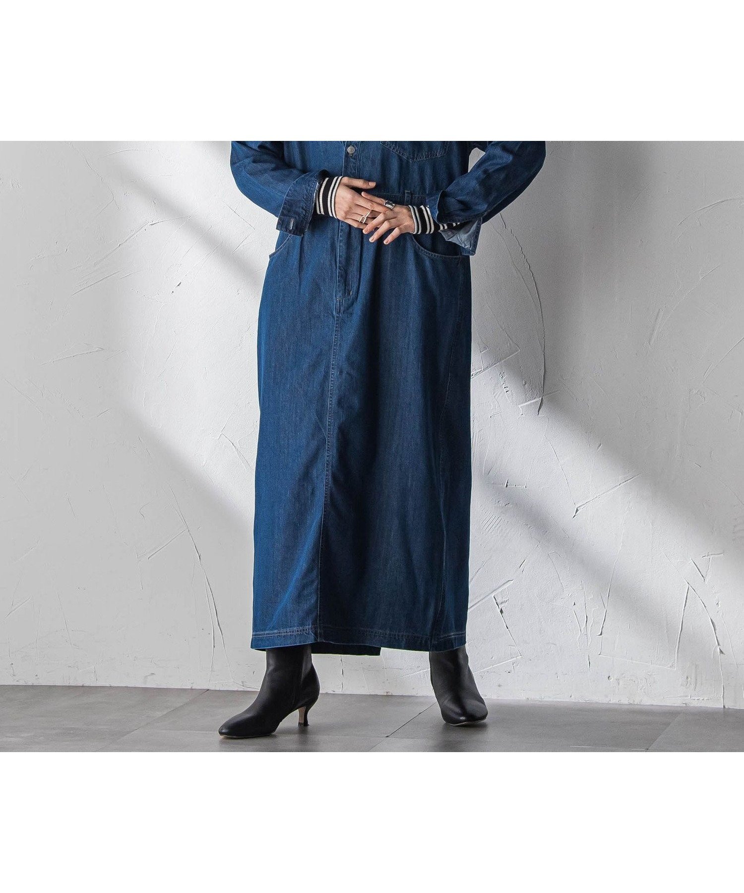 【メイソングレイ/MAYSON GREY】のデニムバンドカラーシャツワンピース インテリア・キッズ・メンズ・レディースファッション・服の通販 founy(ファニー) 　ファッション　Fashion　レディースファッション　Fashion for Women　ワンピース　Dresses　シャツワンピース / 1枚で着映えコーデ　Shirt Dresses　インナー　Innerwear　春　Spring　ストレート　Straight, Straight Cut　タンク　Tank Top, Sleeveless Top　デニム　Denim, Jeans Material　長袖　Long Sleeve, Full Sleeve　バランス　Balance, Style Balance　パターン　Pattern, Design Print　ポケット　Pocket, Pocket Detail　無地　Plain, Solid Color　ロング　Long, Long-Length　S/S・春夏　SS, Spring/Summer, Warm Season　夏　Summer　2026年　2026　ネイビー|ID: prp329100004898751 ipo3291000000036649380