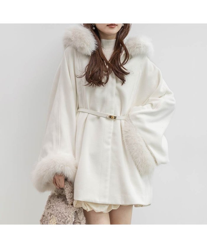 【ランダ/RANDA】の2WAY ファー付きミドルケープコート インテリア・キッズ・メンズ・レディースファッション・服の通販 founy(ファニー) https://founy.com/ ファッション Fashion レディースファッション Fashion for Women アウター Coat / Outerwear Collection コート・ロングコート・ピーコート Long Coats, Peacoats & More ダウン Down, Puffer トレンド Trend, Trending Now フェミニン Feminine, Girly ミドル Middle Length, Mid Height ミニスカート Mini Skirt, Short Skirt ロング Long, Long-Length エレガント 上品 Elegant 今季 This Season, Current Season |ID: prp329100004900162 ipo3291000000036663634