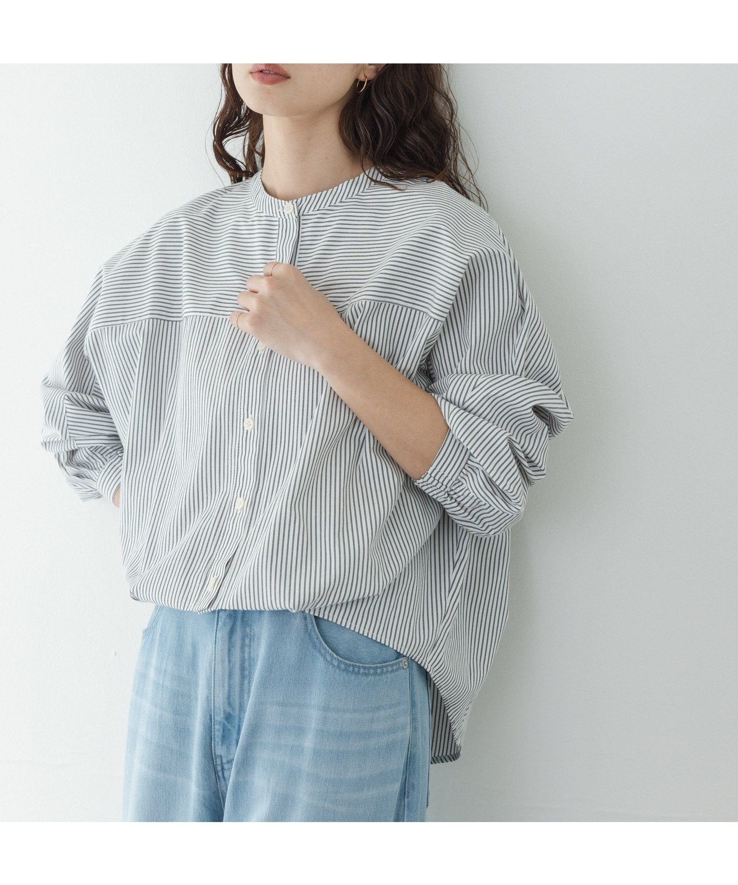 【サニーレーベル/Sonny Label / URBAN RESEARCH】の『WEB限定』フロントタックバンドカラーシャツ インテリア・キッズ・メンズ・レディースファッション・服の通販 founy(ファニー) 　ファッション　Fashion　レディースファッション　Fashion for Women　トップス・カットソー　Cut & Sew Tops　シャツ・ブラウス・オフィスカジュアル　Elegant Blouses & Button-Ups　2026年　2026　おすすめ　Recommended / Our Picks　バランス　Balance, Style Balance　ワイド　Wide, Wide Fit　夏　Summer　S/S・春夏　SS, Spring/Summer, Warm Season　ホワイト系その他|ID: prp329100004900241 ipo3291000000036664270